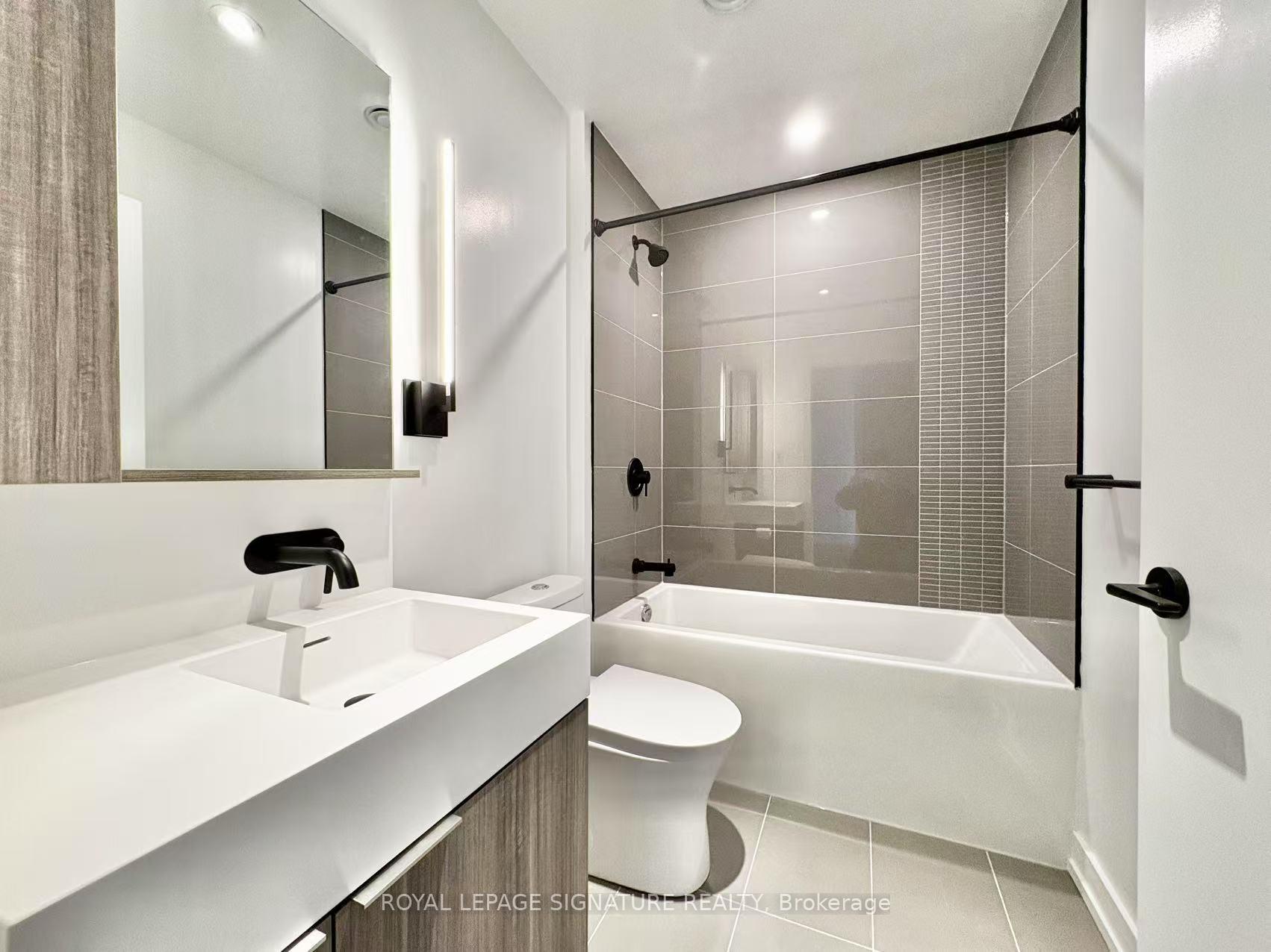 Photo 7 of Unit 2006, 117 Broadway Avenue, Toronto, Mount Pleasant West — HOMEH