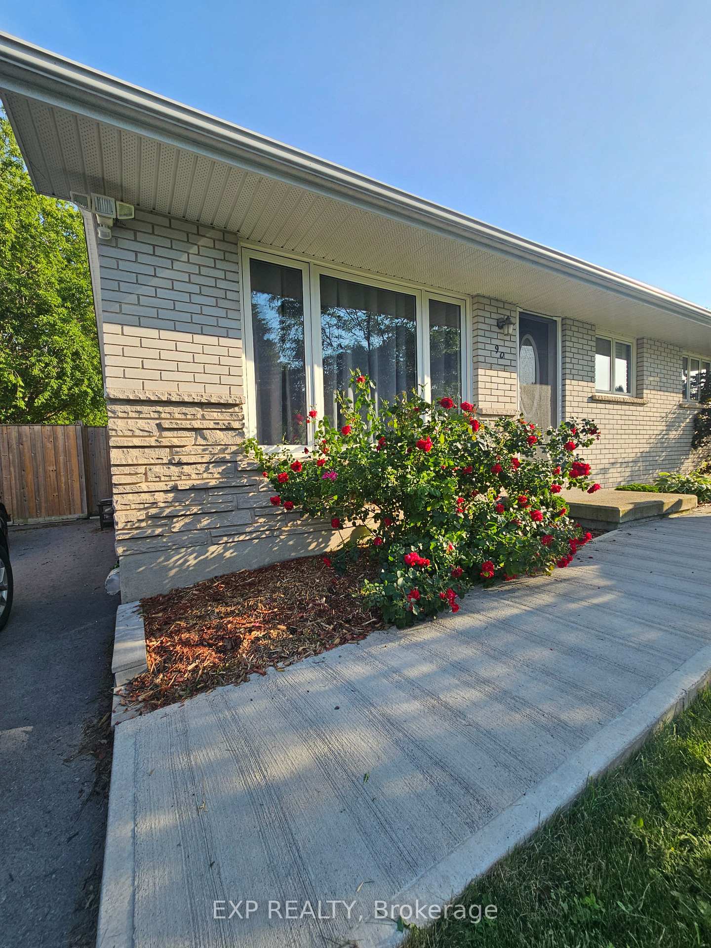 Photo 2 of 90 Morenz Crescent, Kingston, Rideau — HOMEH