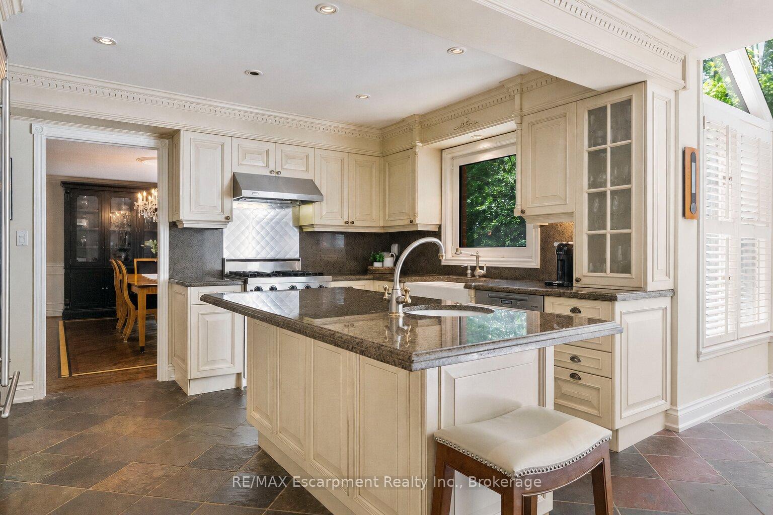 Photo 9 of 104 Whittington Place, Oakville, Southwest — HOMEH