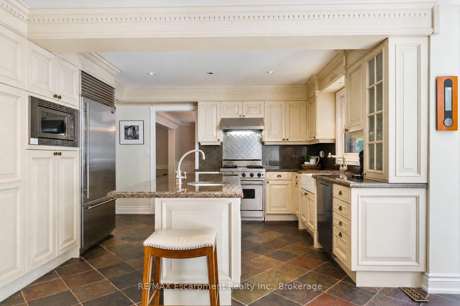 Photo 10 of 104 Whittington Place, Oakville, Southwest — HOMEH