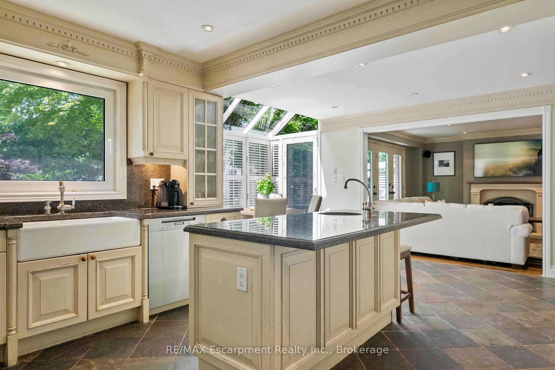 Photo 11 of 104 Whittington Place, Oakville, Southwest — HOMEH