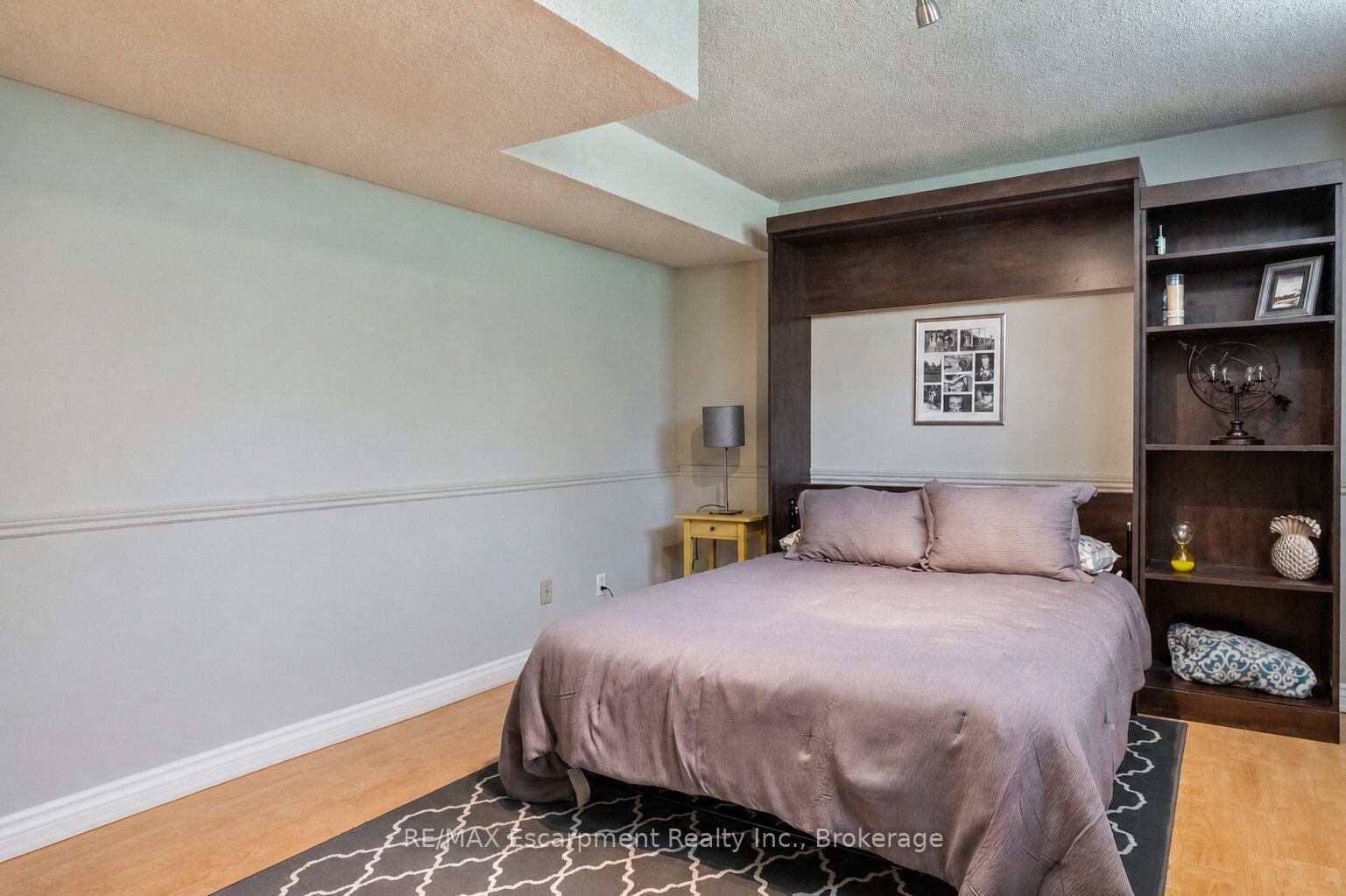 Photo 33 of 104 Whittington Place, Oakville, Southwest — HOMEH