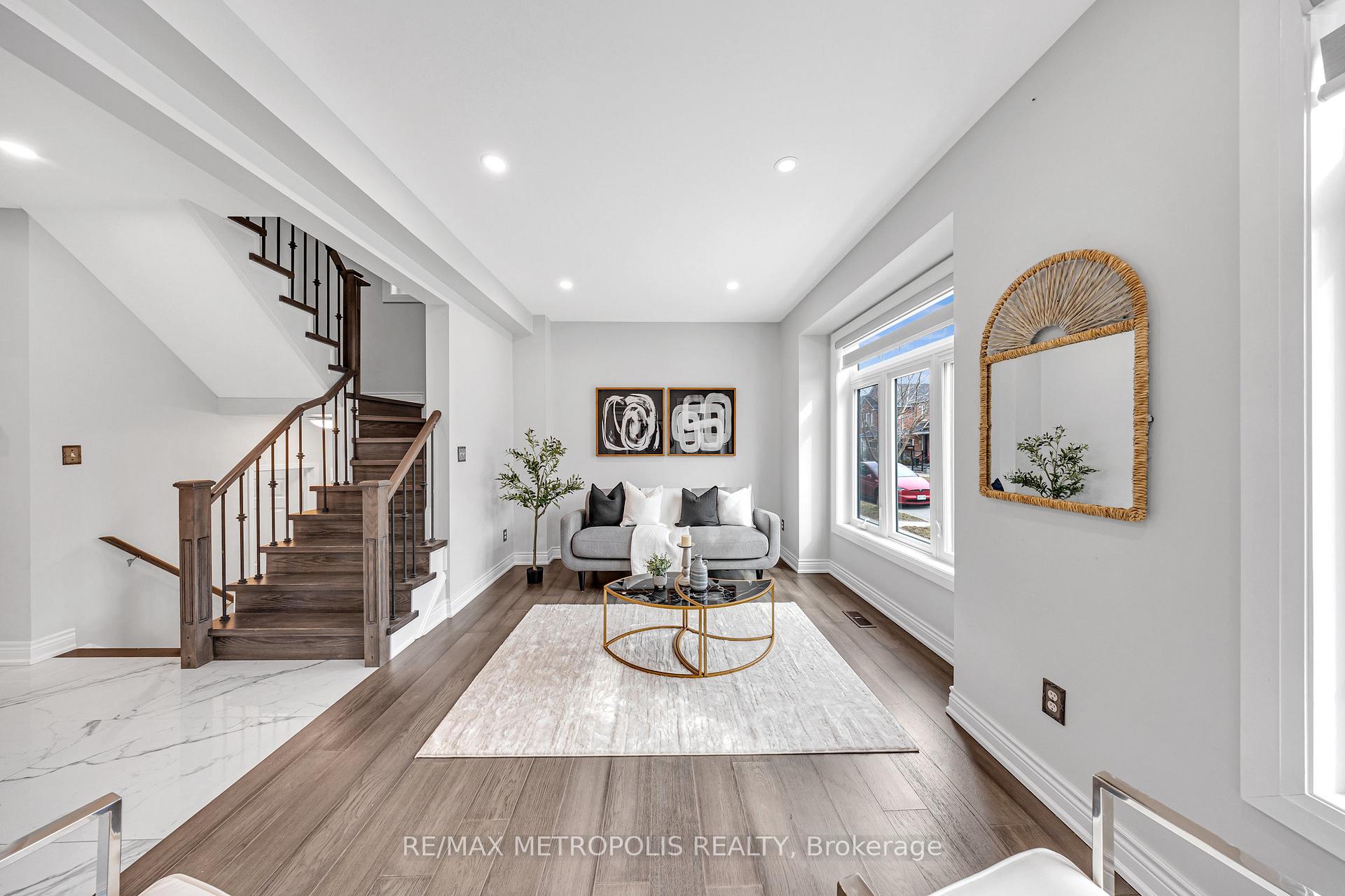 Photo 4 of 10 Snowcreek Street, Markham, Cornell — HOMEH