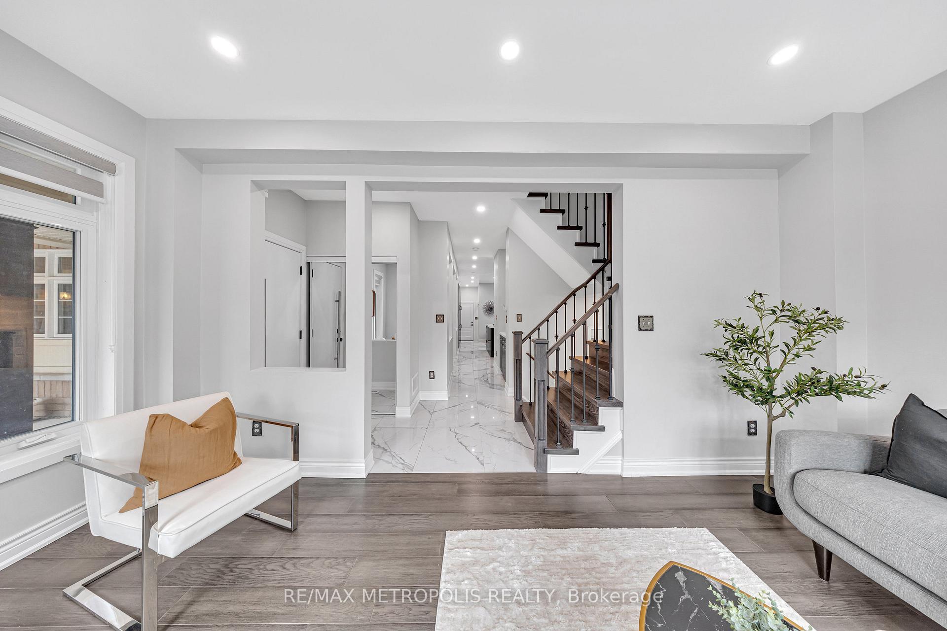 Photo 6 of 10 Snowcreek Street, Markham, Cornell — HOMEH