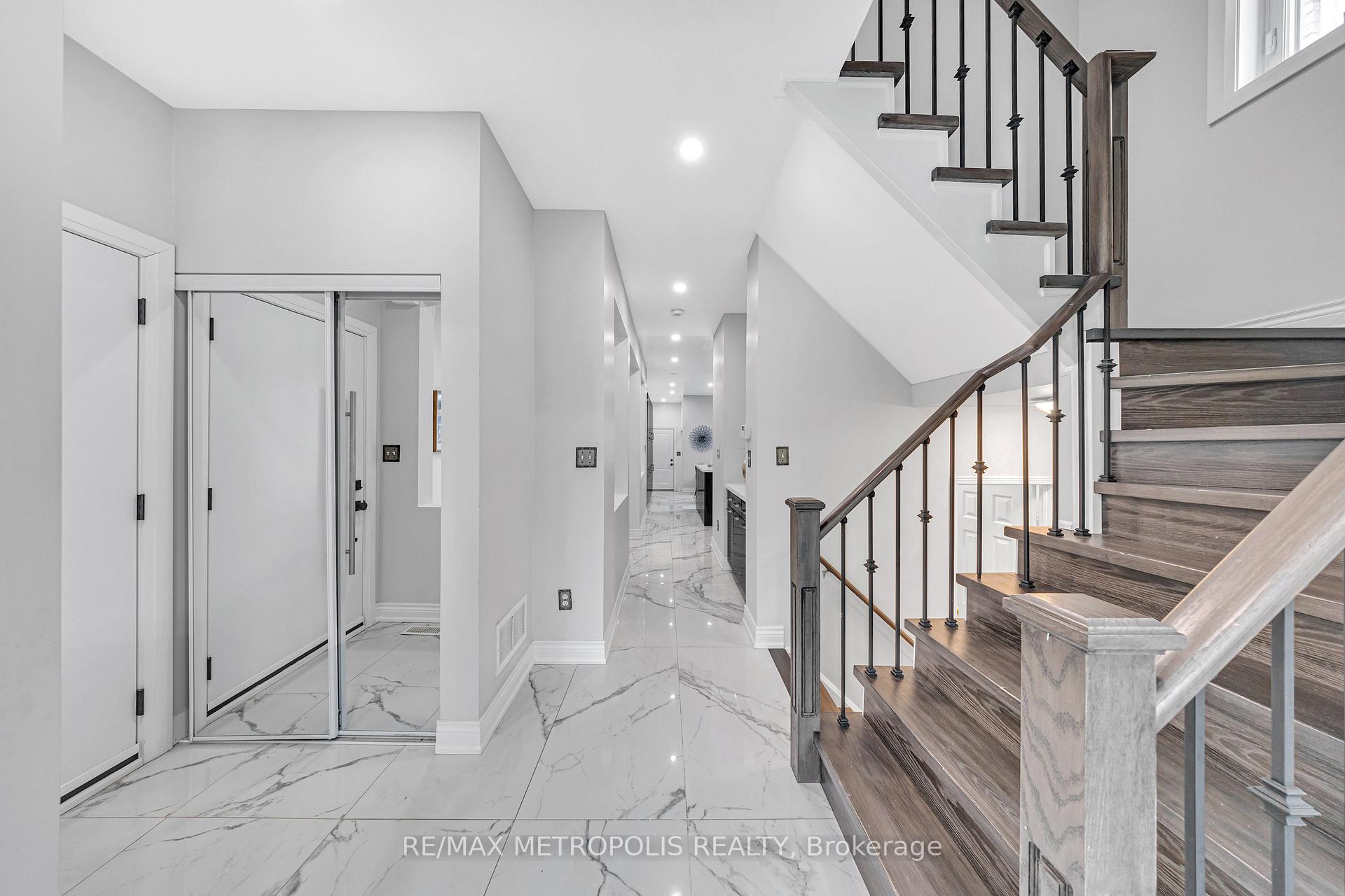 Photo 7 of 10 Snowcreek Street, Markham, Cornell — HOMEH