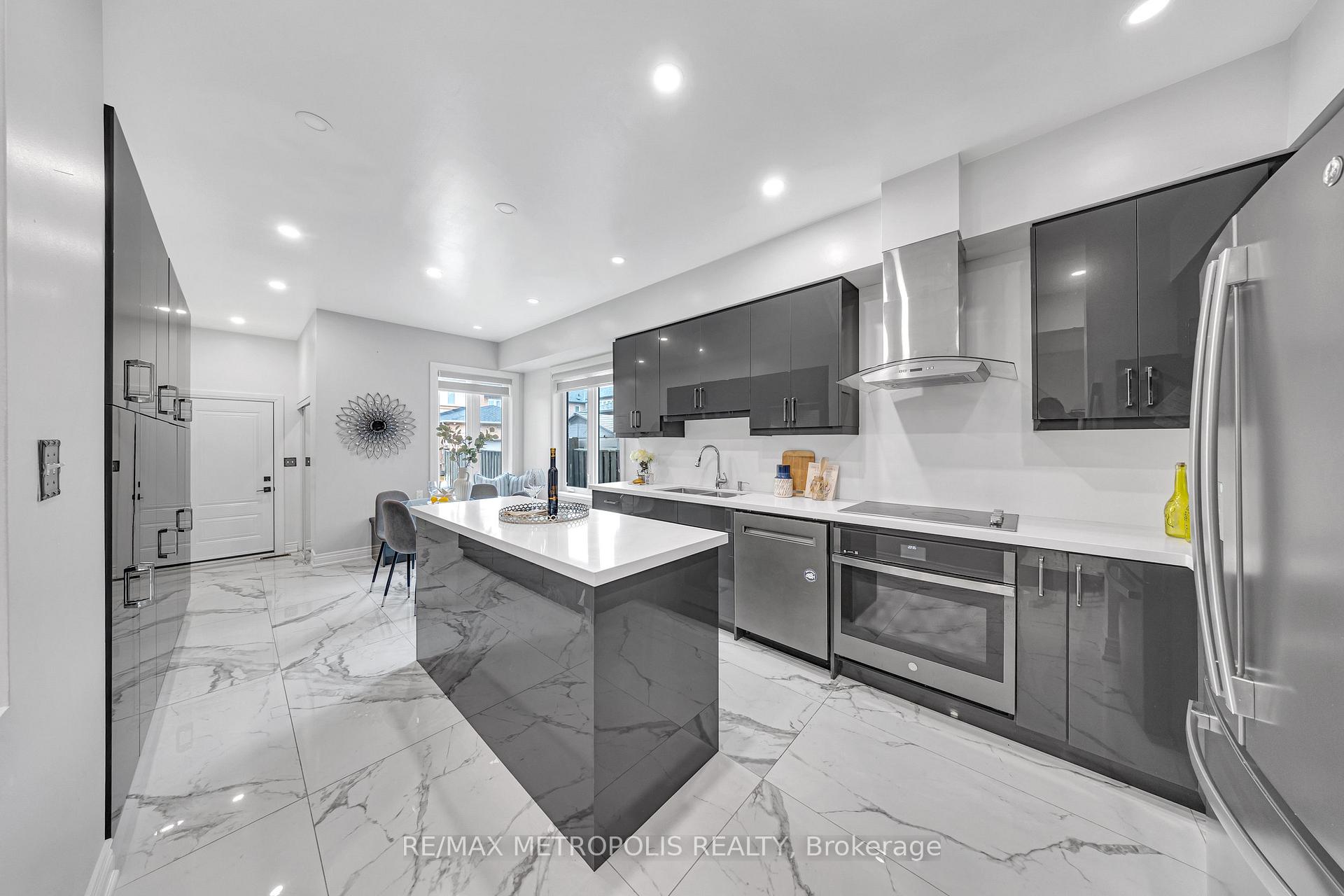 Photo 11 of 10 Snowcreek Street, Markham, Cornell — HOMEH