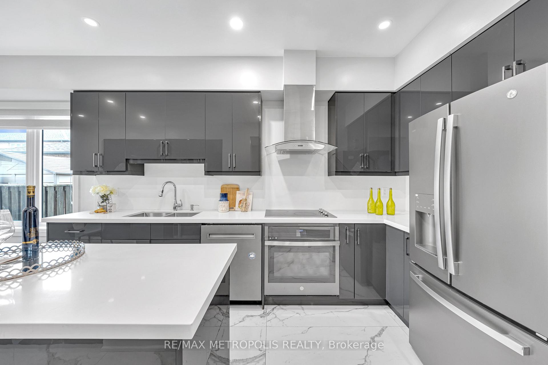 Photo 12 of 10 Snowcreek Street, Markham, Cornell — HOMEH