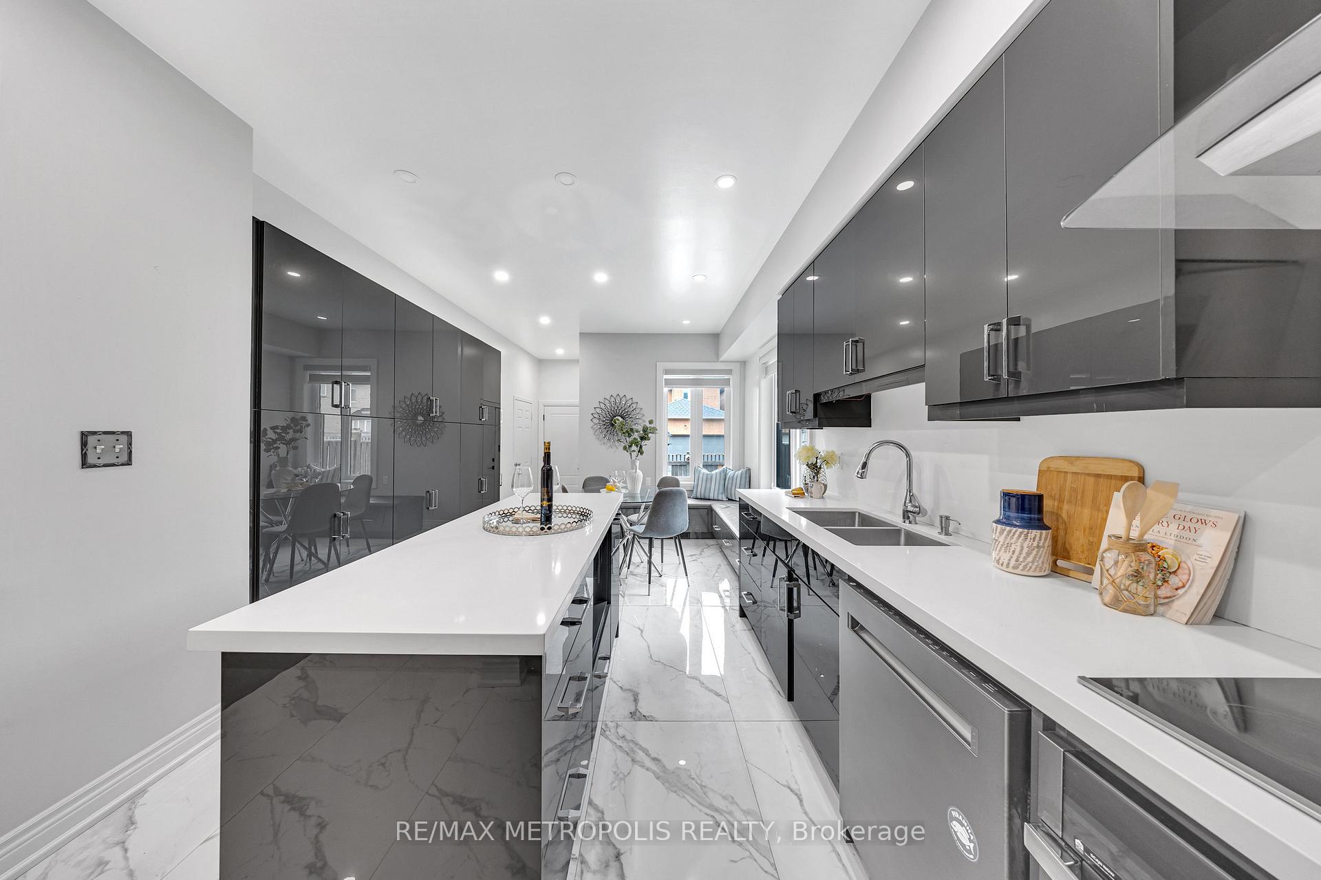 Photo 13 of 10 Snowcreek Street, Markham, Cornell — HOMEH
