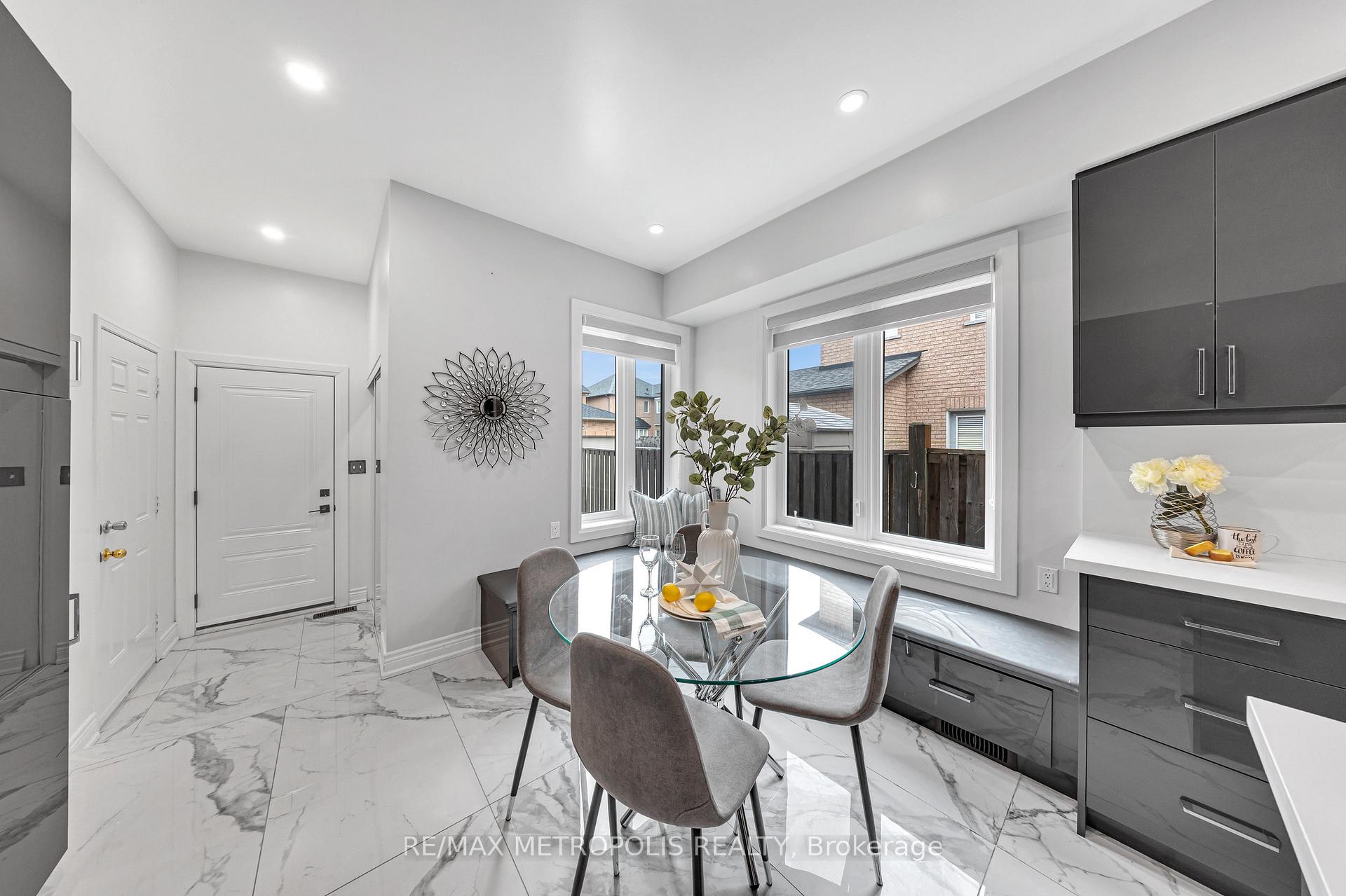 Photo 14 of 10 Snowcreek Street, Markham, Cornell — HOMEH