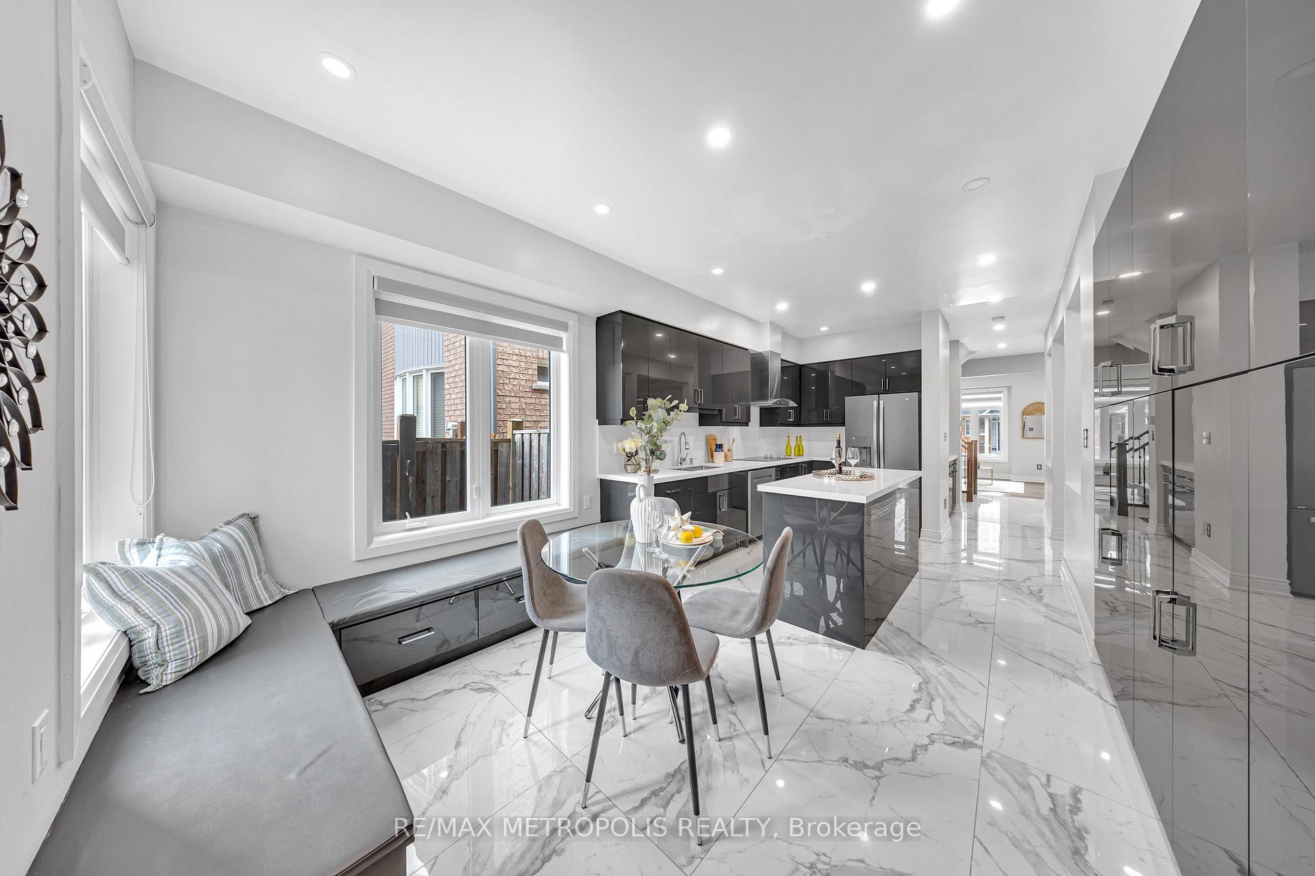 Photo 16 of 10 Snowcreek Street, Markham, Cornell — HOMEH