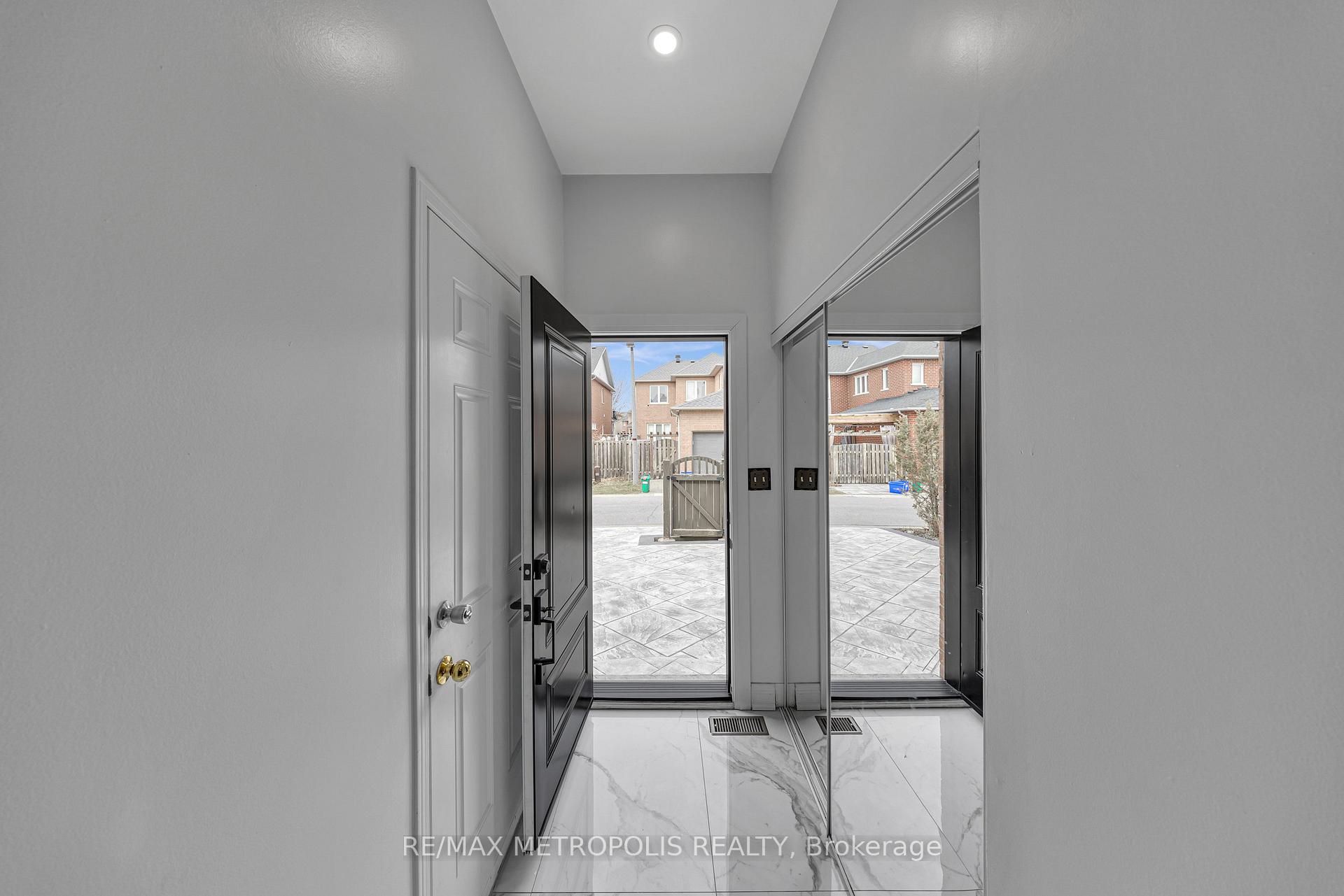 Photo 17 of 10 Snowcreek Street, Markham, Cornell — HOMEH