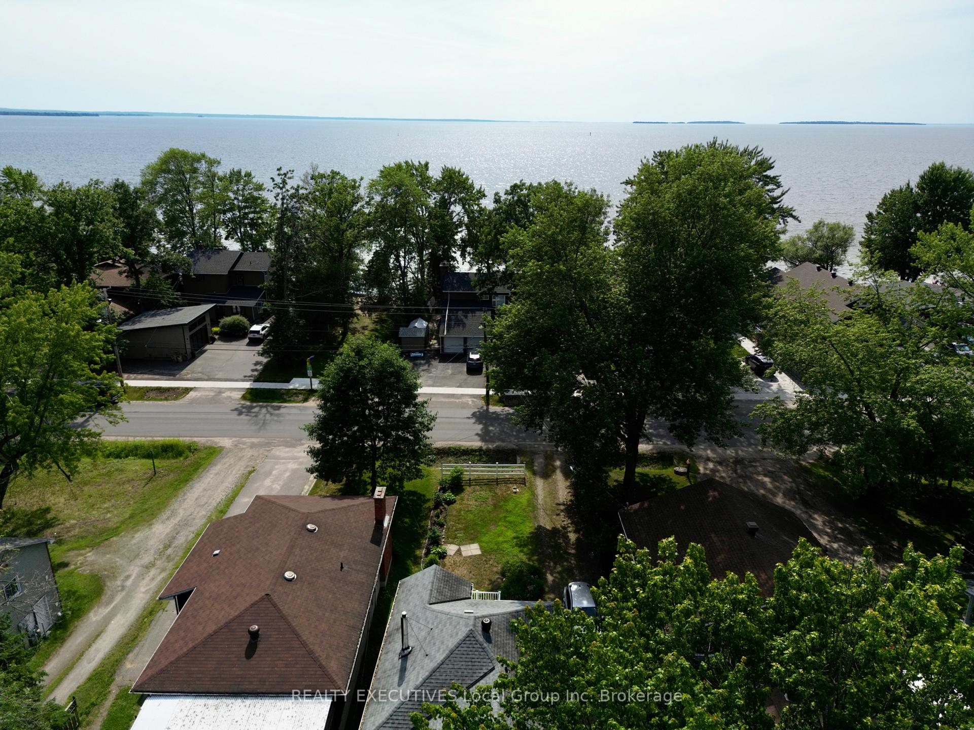 Photo 2 of 1062 Premier Road, North Bay, Ferris — HOMEH