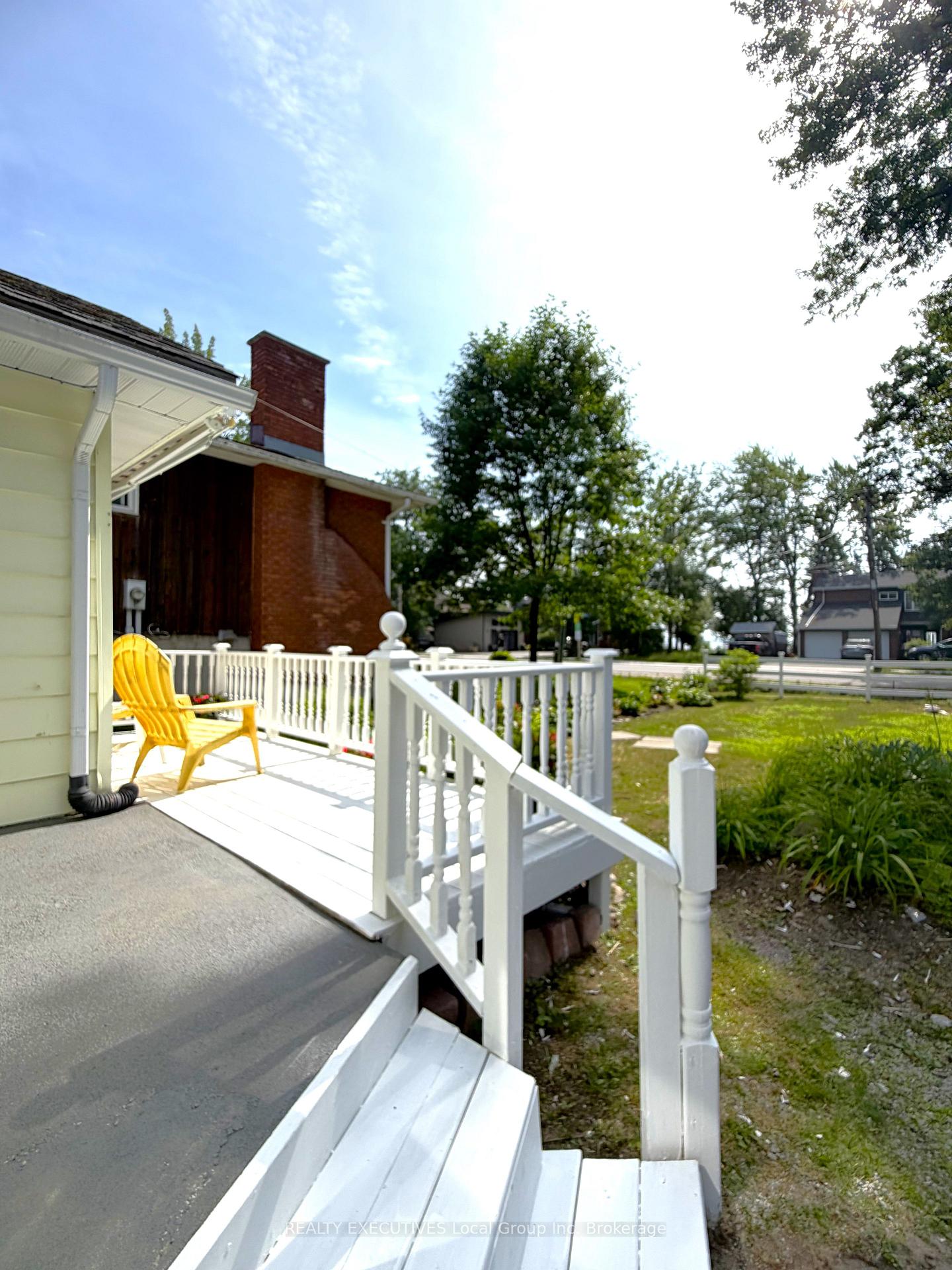Photo 5 of 1062 Premier Road, North Bay, Ferris — HOMEH