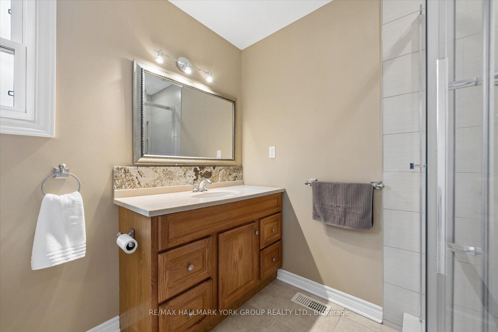 Photo 25 of 168 Irving Drive, Georgina, Pefferlaw — HOMEH