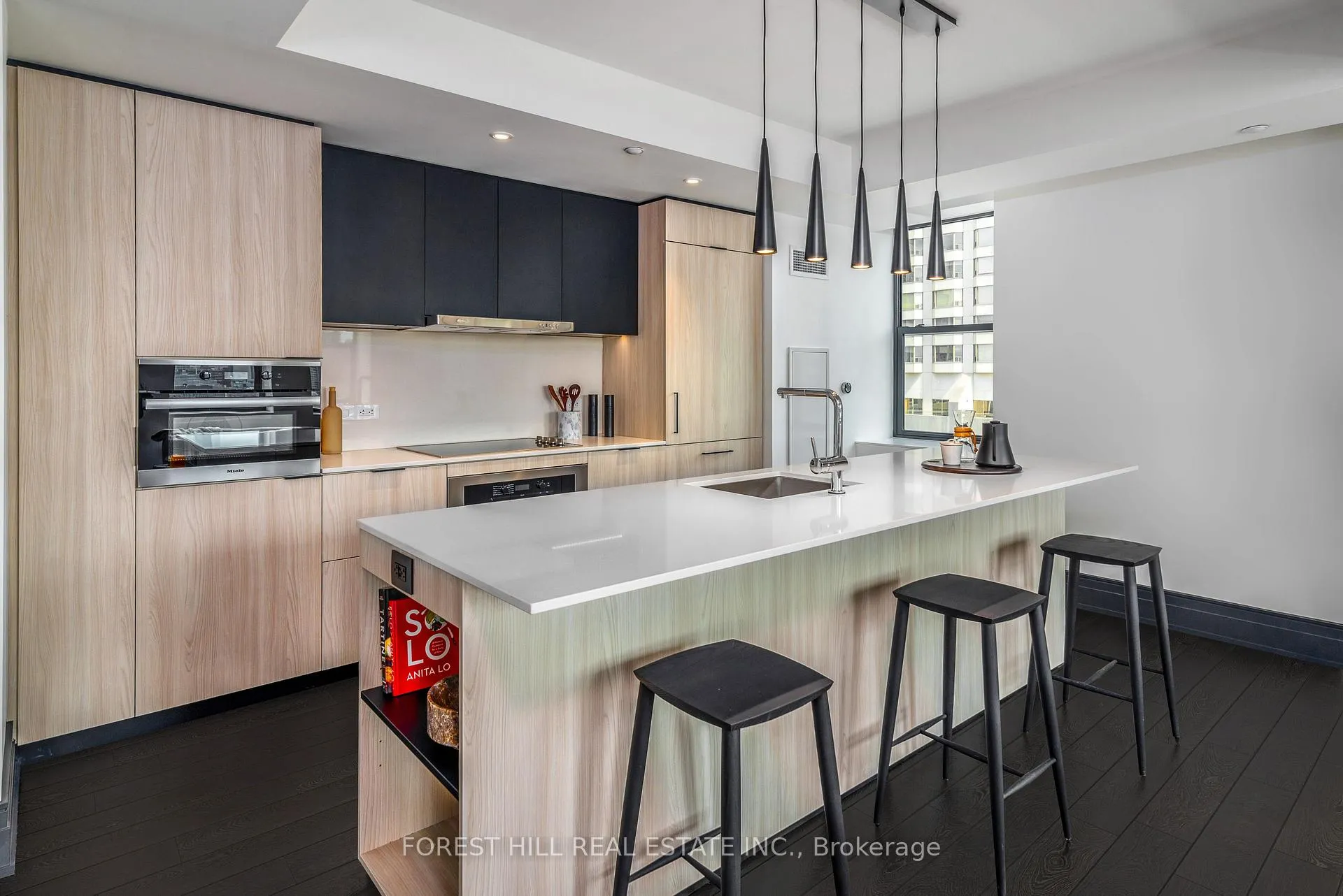 Photo 6 of Unit PH03, 2 Avenue Road, Toronto, The Annex — HOMEH