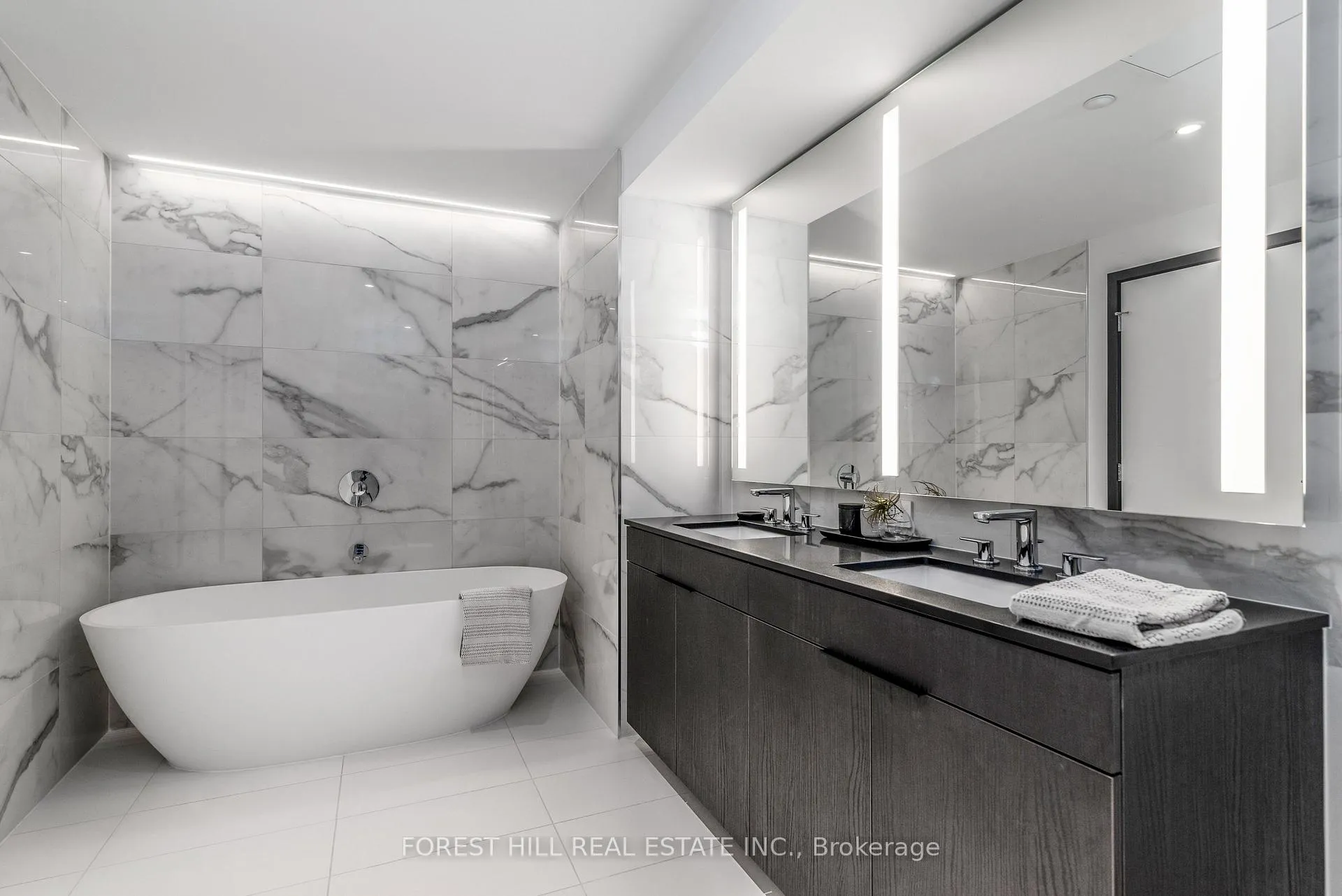 Photo 9 of Unit PH03, 2 Avenue Road, Toronto, The Annex — HOMEH