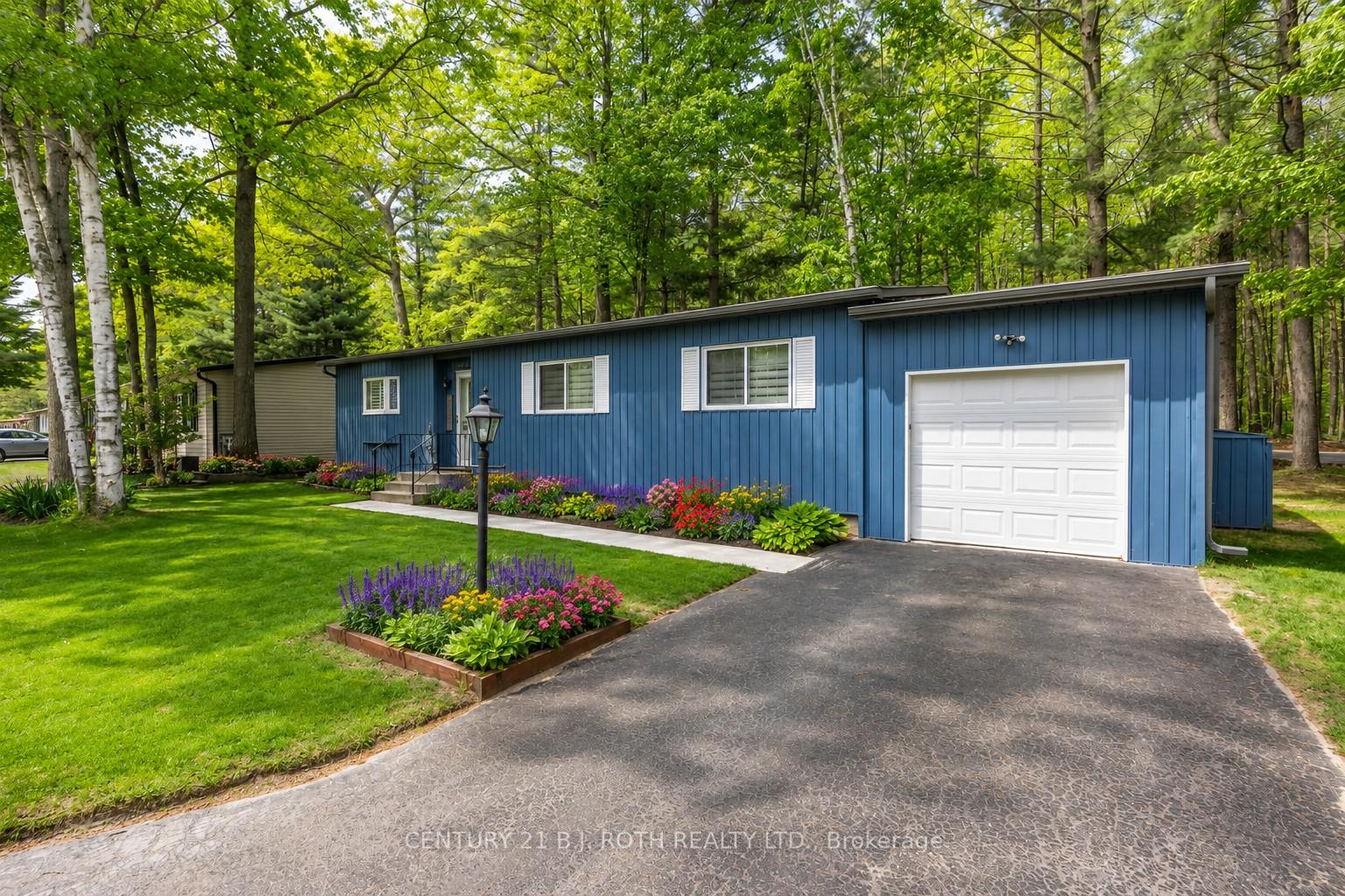 Photo 2 of 10 Allen Drive N, Wasaga Beach — HOMEH