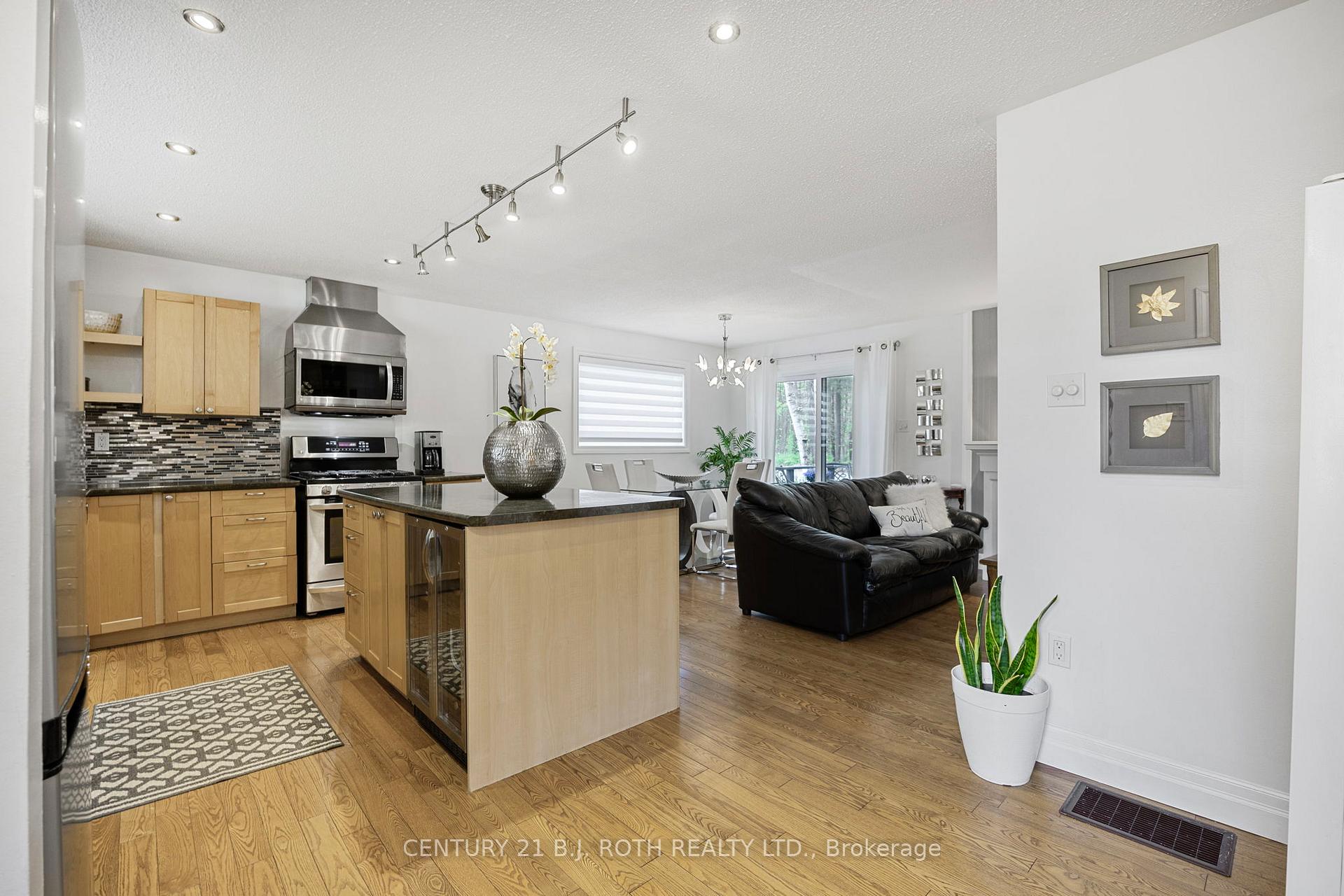 Photo 4 of 10 Allen Drive N, Wasaga Beach — HOMEH