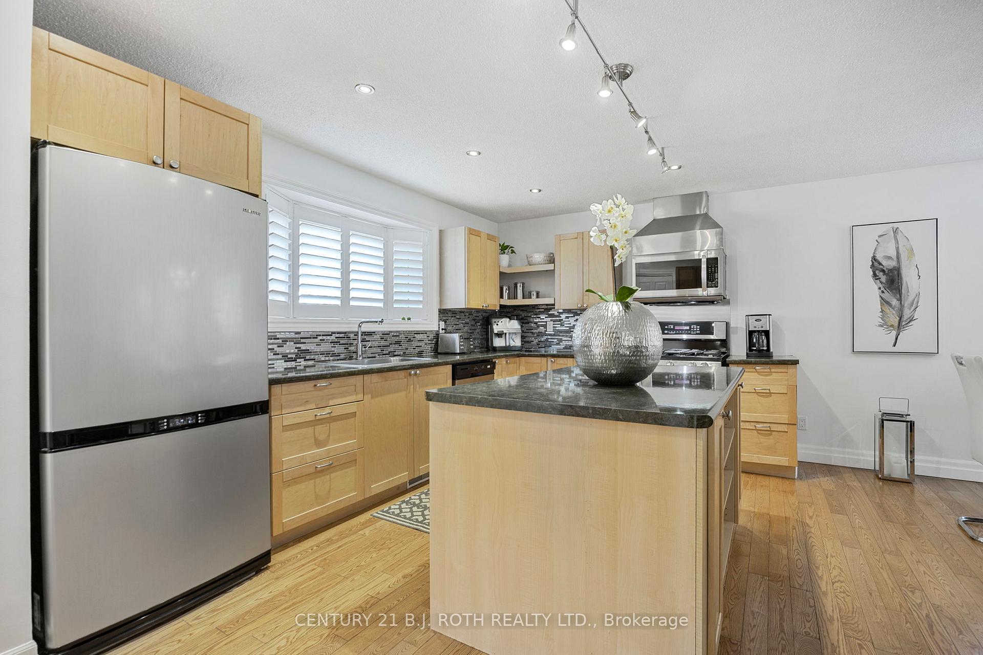 Photo 5 of 10 Allen Drive N, Wasaga Beach — HOMEH