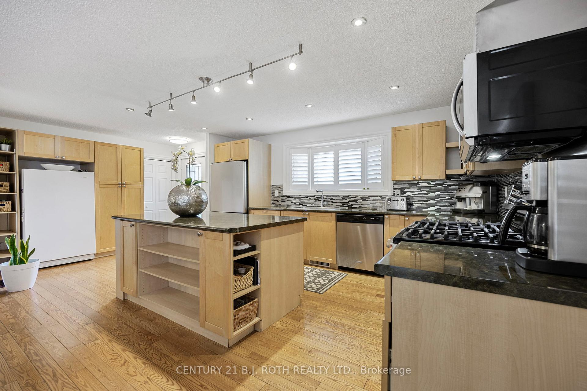 Photo 6 of 10 Allen Drive N, Wasaga Beach — HOMEH