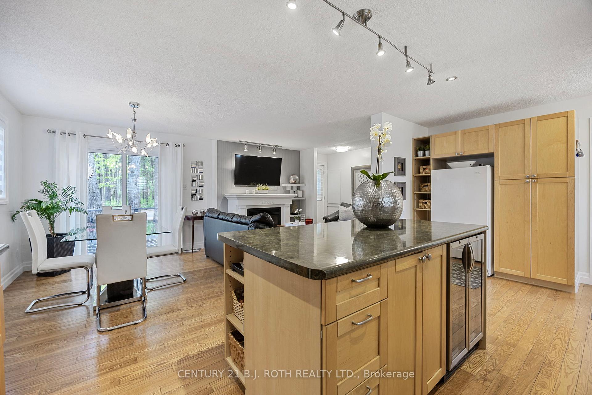 Photo 7 of 10 Allen Drive N, Wasaga Beach — HOMEH