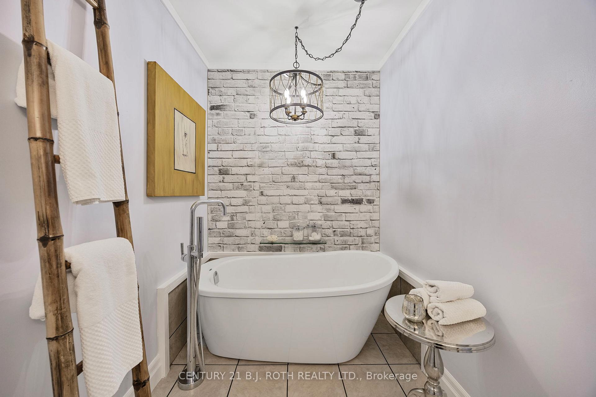 Photo 17 of 10 Allen Drive N, Wasaga Beach — HOMEH
