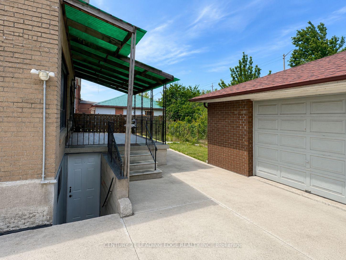 Photo 9 of 76 Thurrock Road, North York, Glenfield-Jane Heights — HOMEH