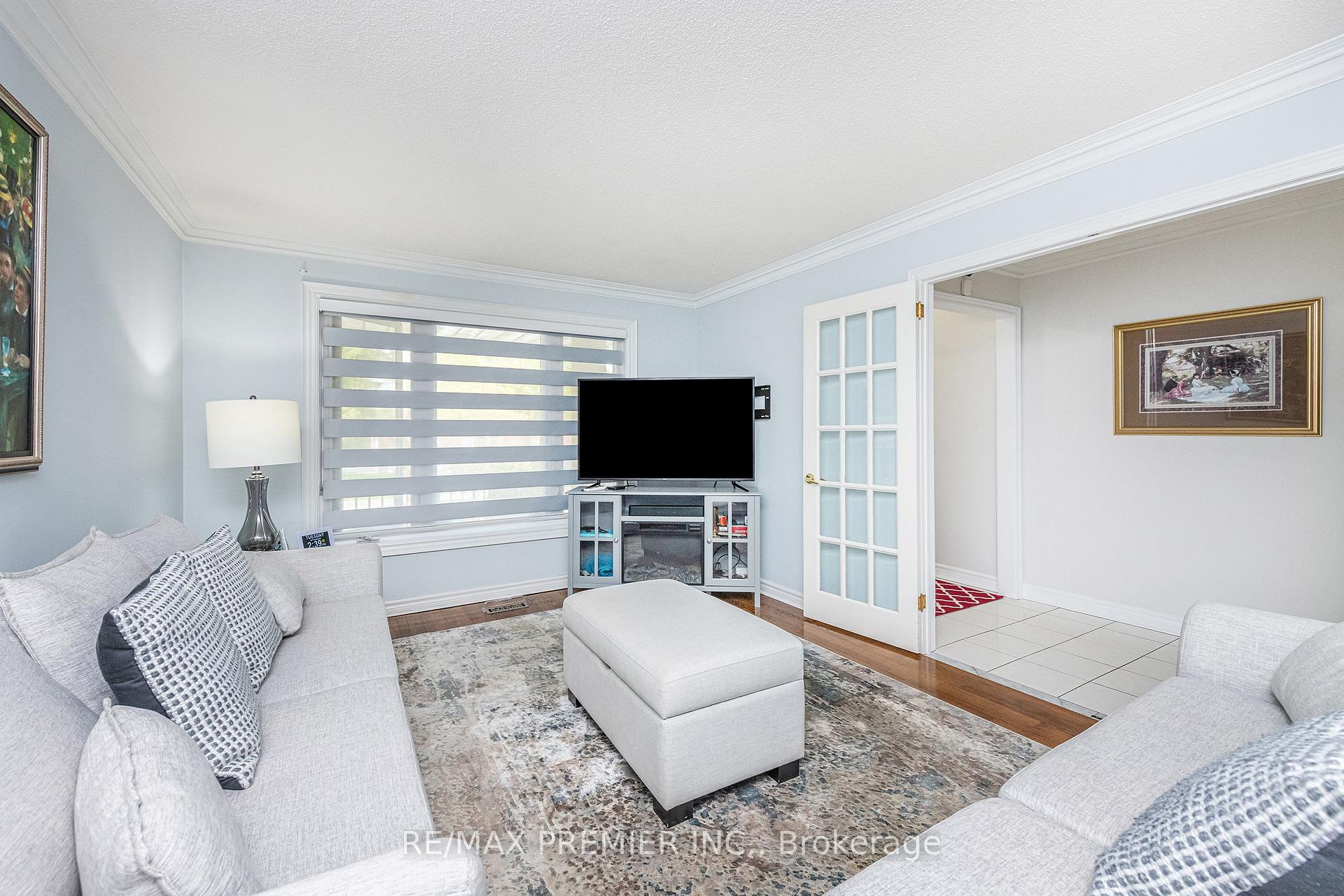 Photo 7 of 175 Medallion Boulevard, Vaughan, West Woodbridge — HOMEH