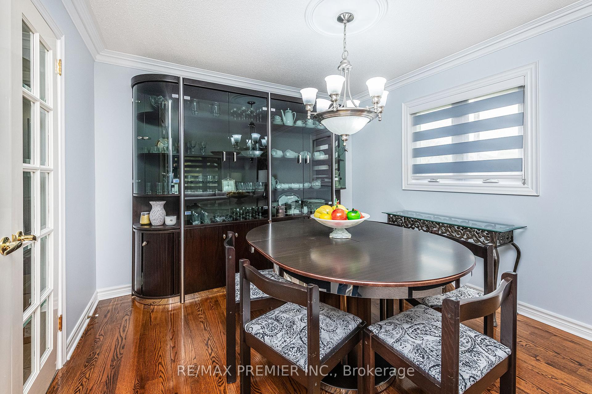 Photo 8 of 175 Medallion Boulevard, Vaughan, West Woodbridge — HOMEH