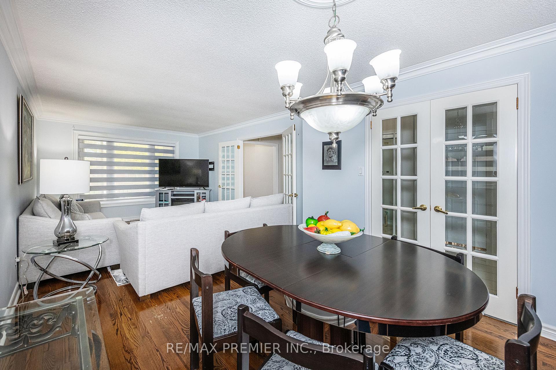 Photo 9 of 175 Medallion Boulevard, Vaughan, West Woodbridge — HOMEH