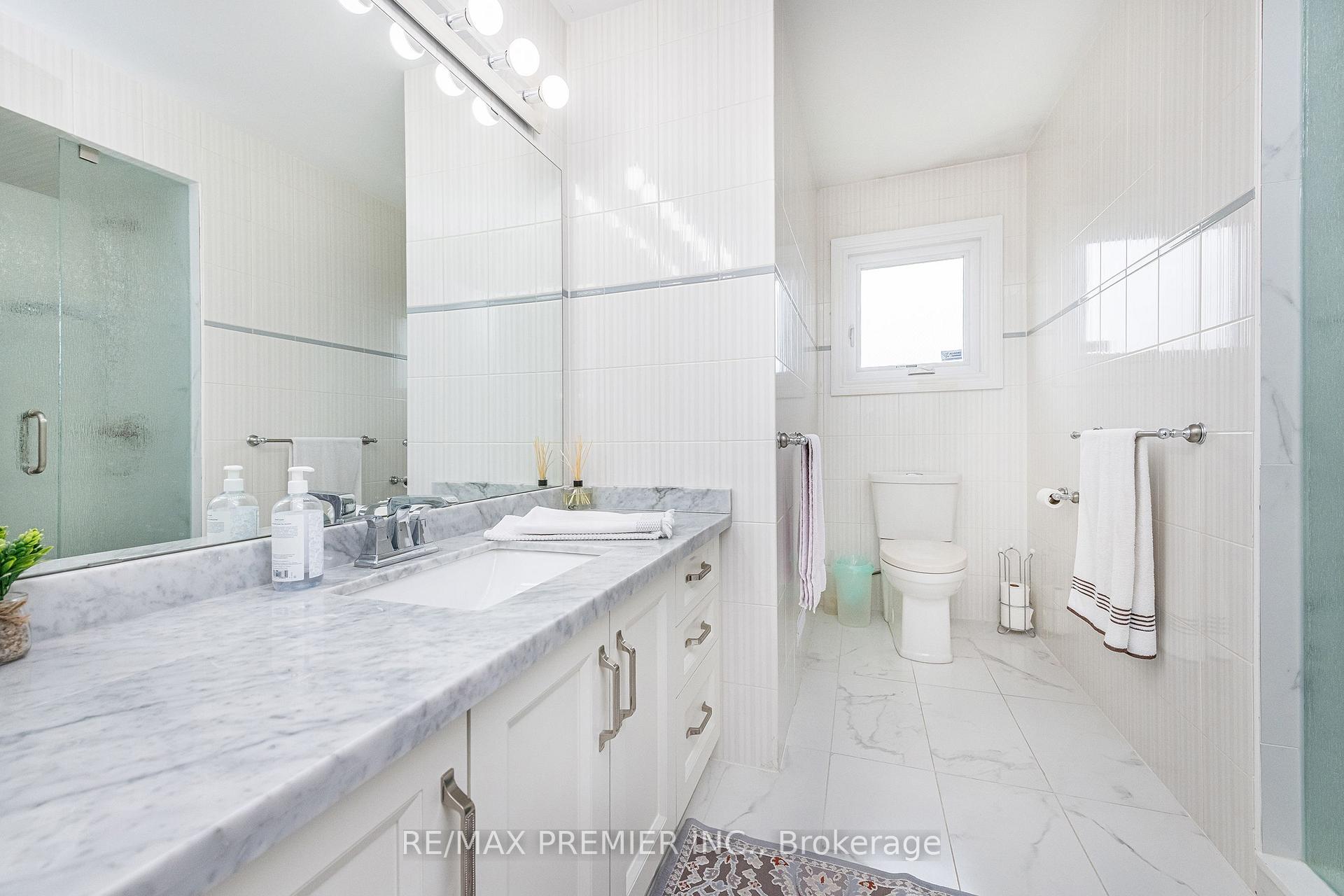 Photo 15 of 175 Medallion Boulevard, Vaughan, West Woodbridge — HOMEH