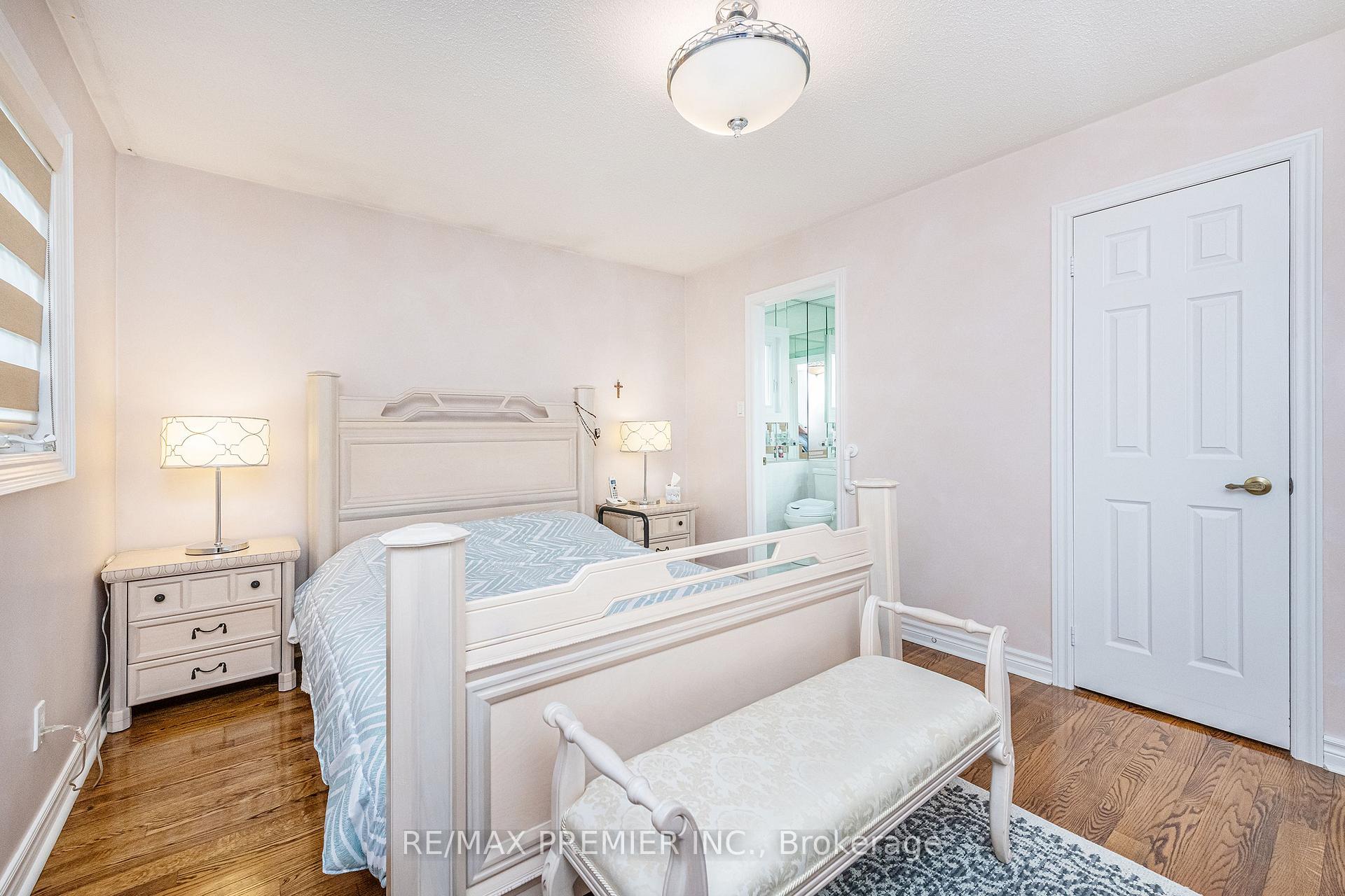 Photo 17 of 175 Medallion Boulevard, Vaughan, West Woodbridge — HOMEH
