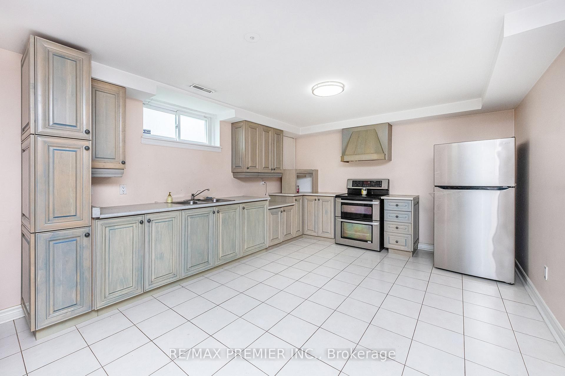 Photo 21 of 175 Medallion Boulevard, Vaughan, West Woodbridge — HOMEH