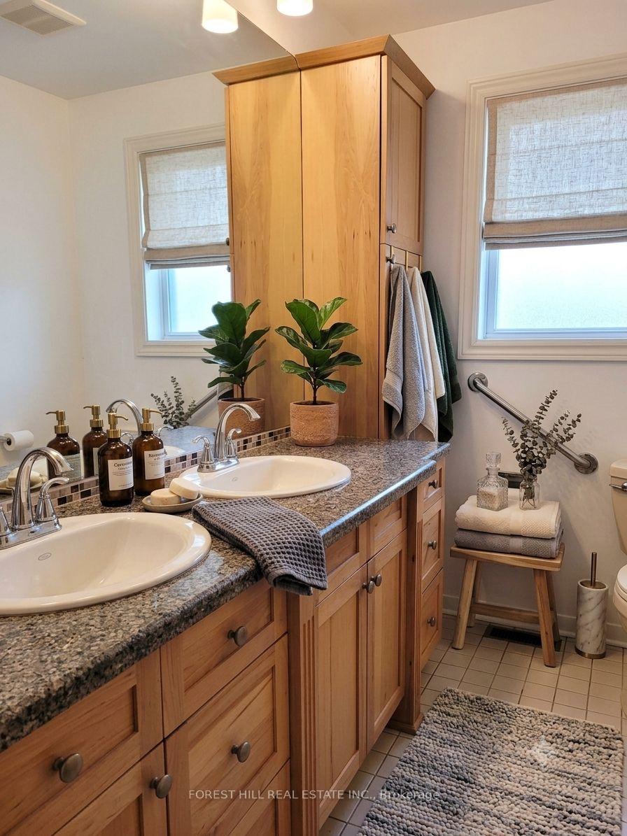 Photo 14 of 15 Restwell Crescent, North York, Bayview Village — HOMEH