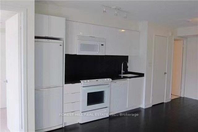 Front of Unit 929, 10 Capreol Court