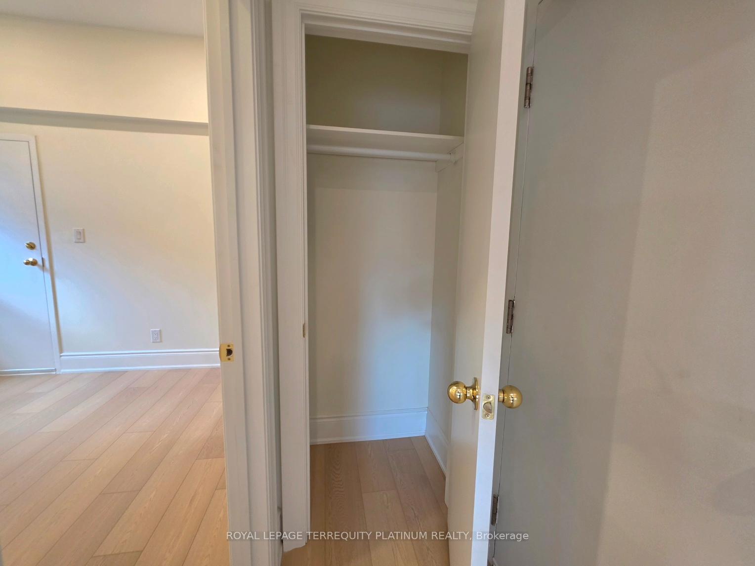 Photo 7 of Unit 4/ 2nd Floor, 11 Beaconsfield Avenue, Toronto, Little Portugal — HOMEH