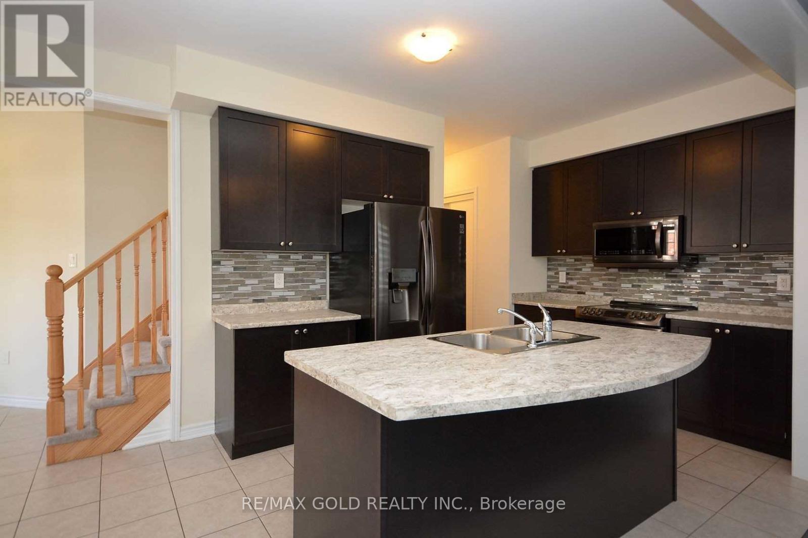 Photo 5 of 29 Ringway Road, Brampton, Northwest Brampton — HOMEH