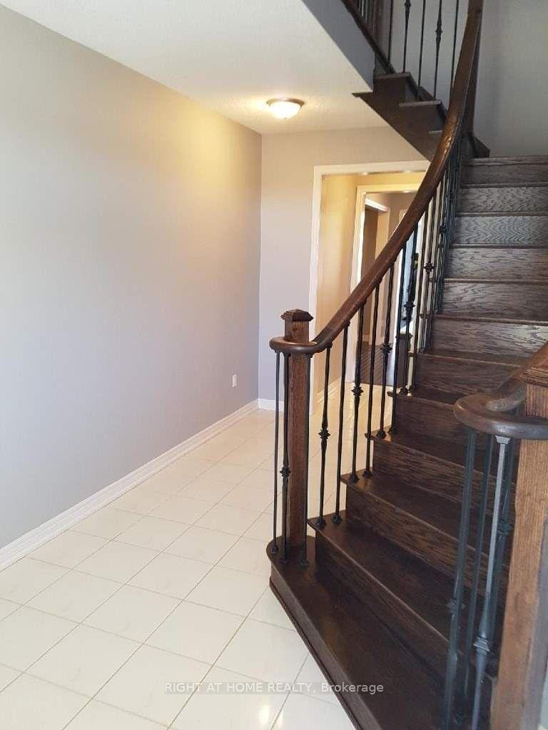 Photo 7 of 16 Red Tree Drive, Vaughan, Kleinburg — HOMEH