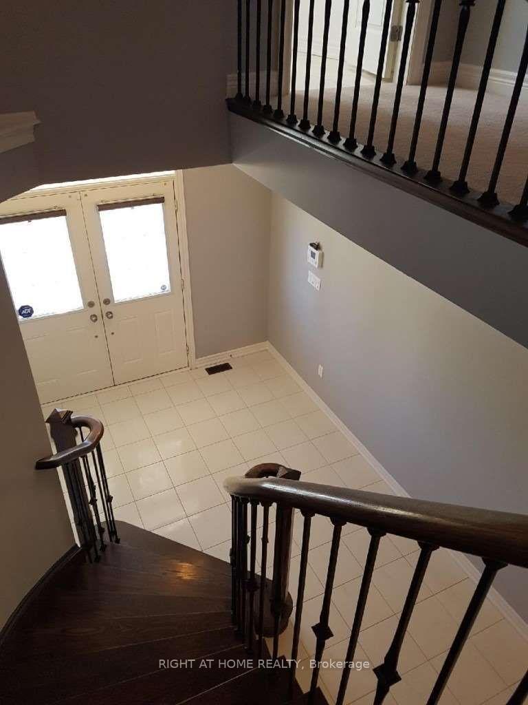 Photo 8 of 16 Red Tree Drive, Vaughan, Kleinburg — HOMEH