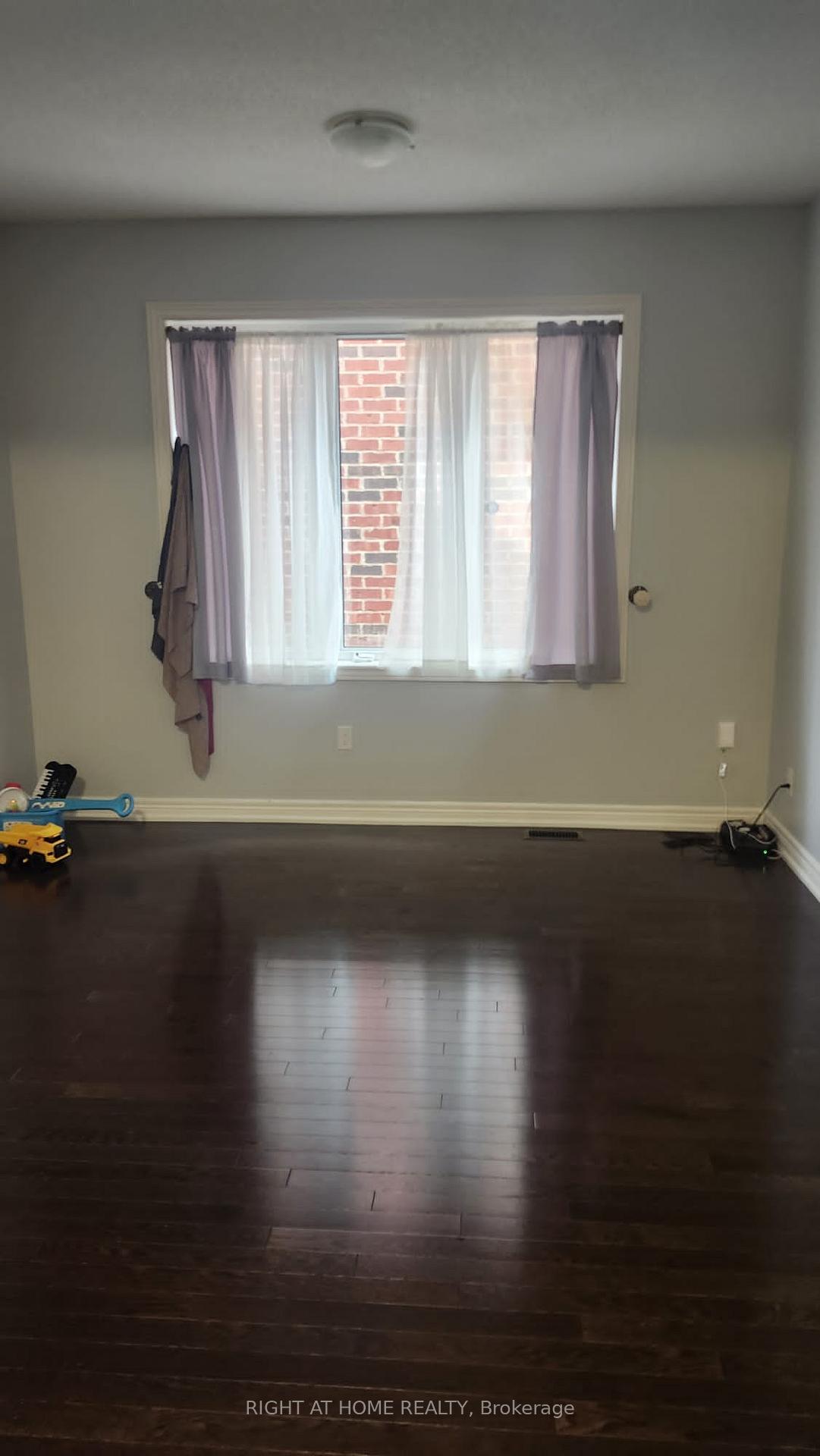 Photo 12 of 16 Red Tree Drive, Vaughan, Kleinburg — HOMEH