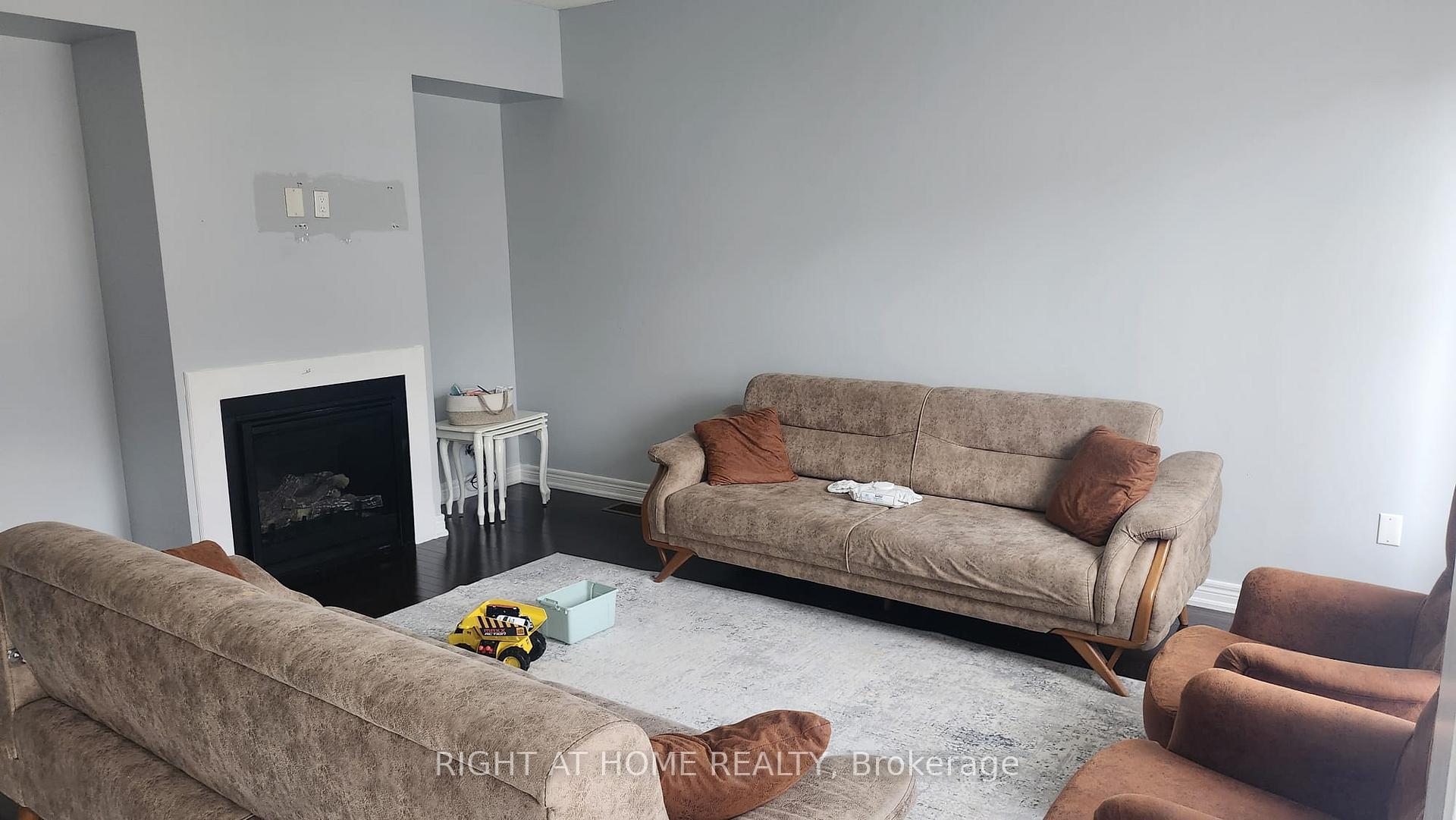Photo 13 of 16 Red Tree Drive, Vaughan, Kleinburg — HOMEH
