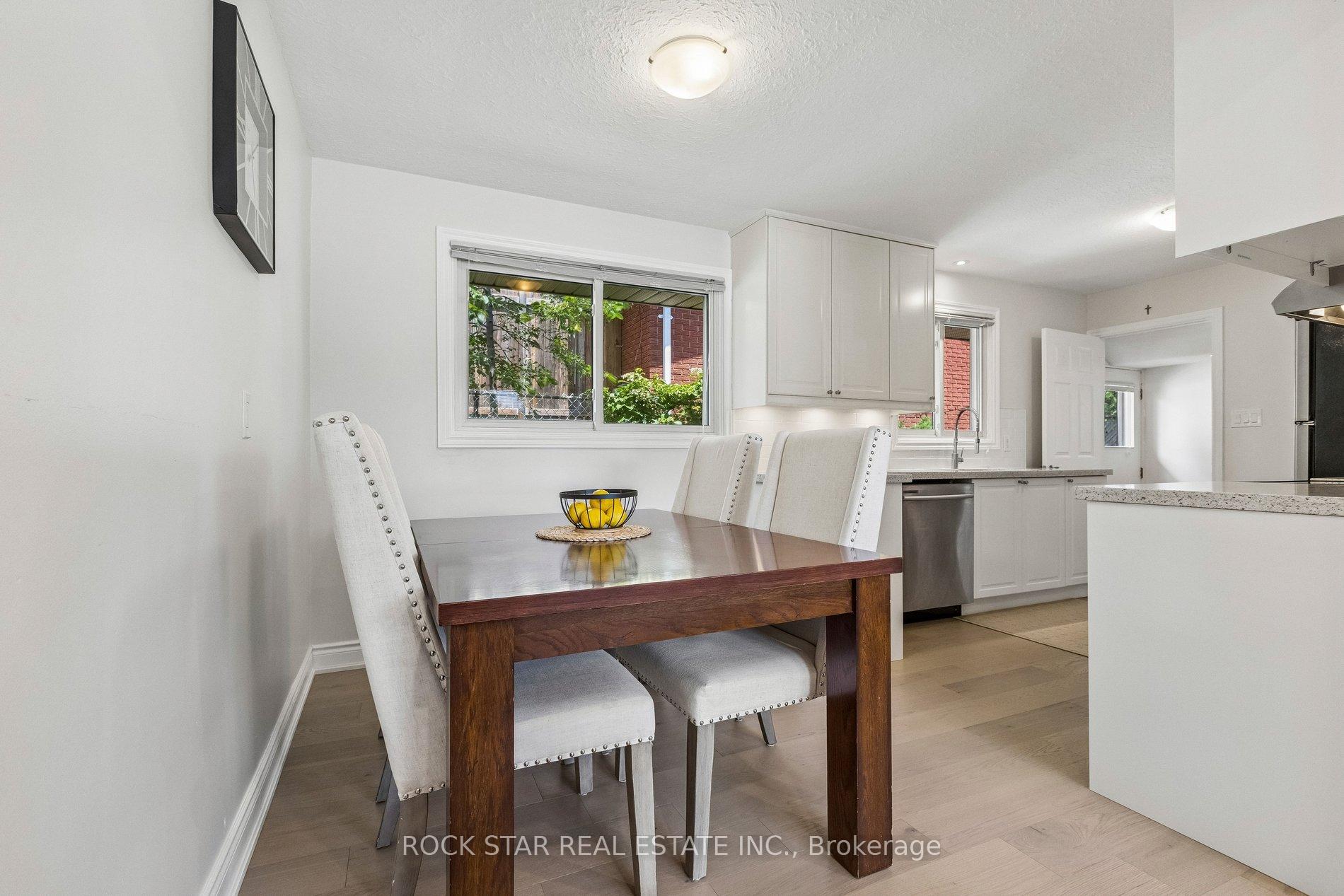 Photo 8 of 130 Hudson Crescent, Kitchener, Heritage Park - Kitchener — HOMEH