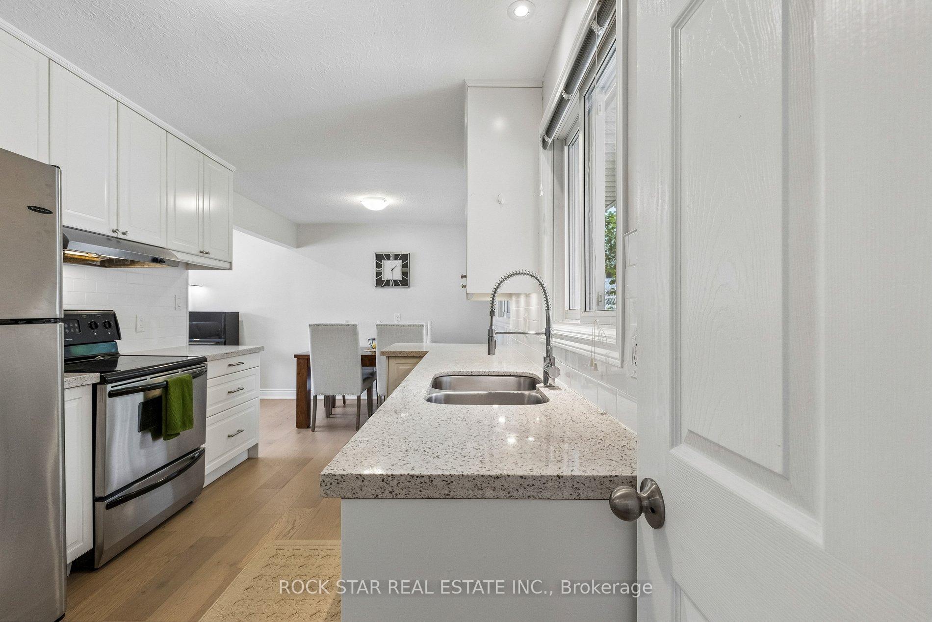 Photo 11 of 130 Hudson Crescent, Kitchener, Heritage Park - Kitchener — HOMEH