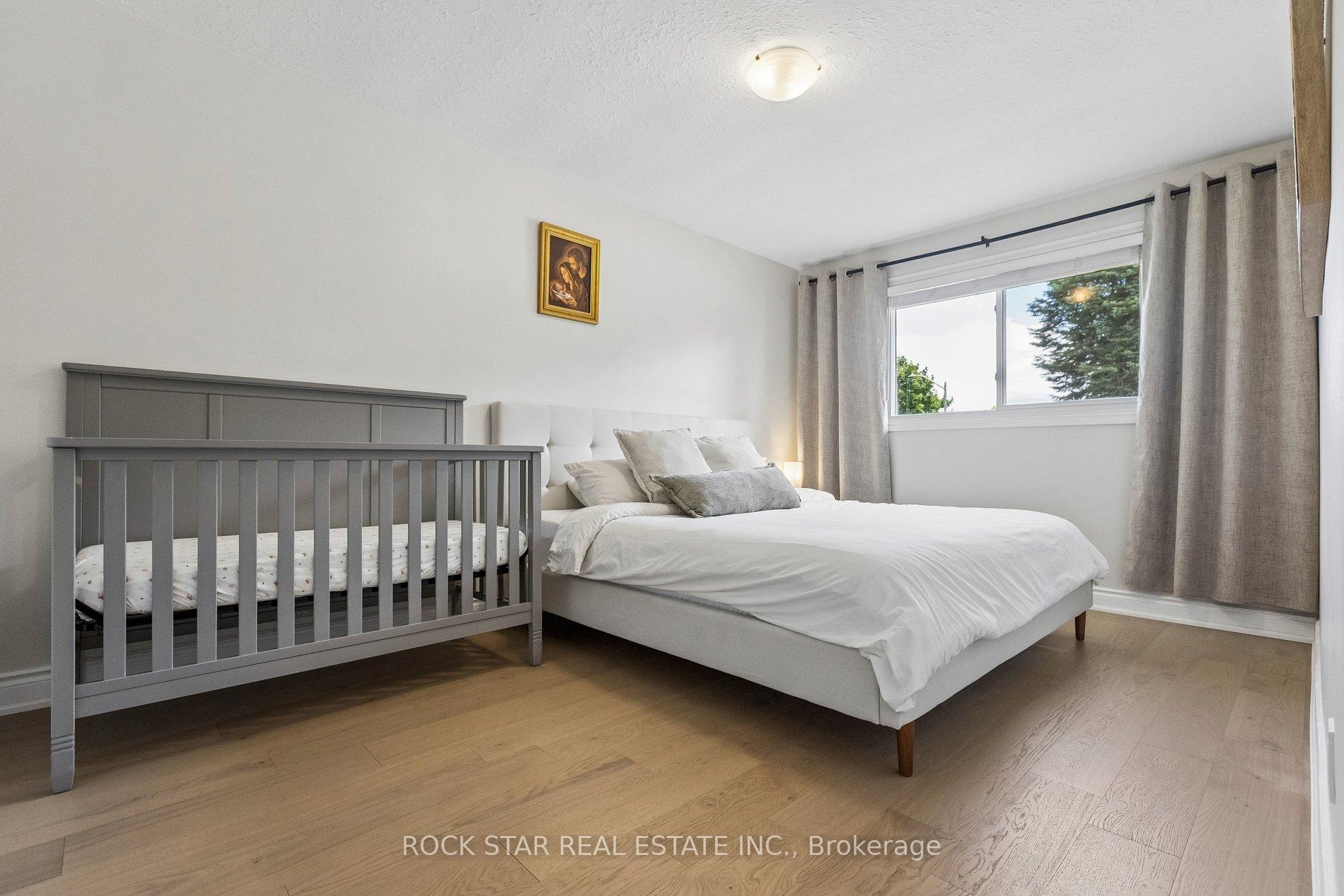 Photo 13 of 130 Hudson Crescent, Kitchener, Heritage Park - Kitchener — HOMEH