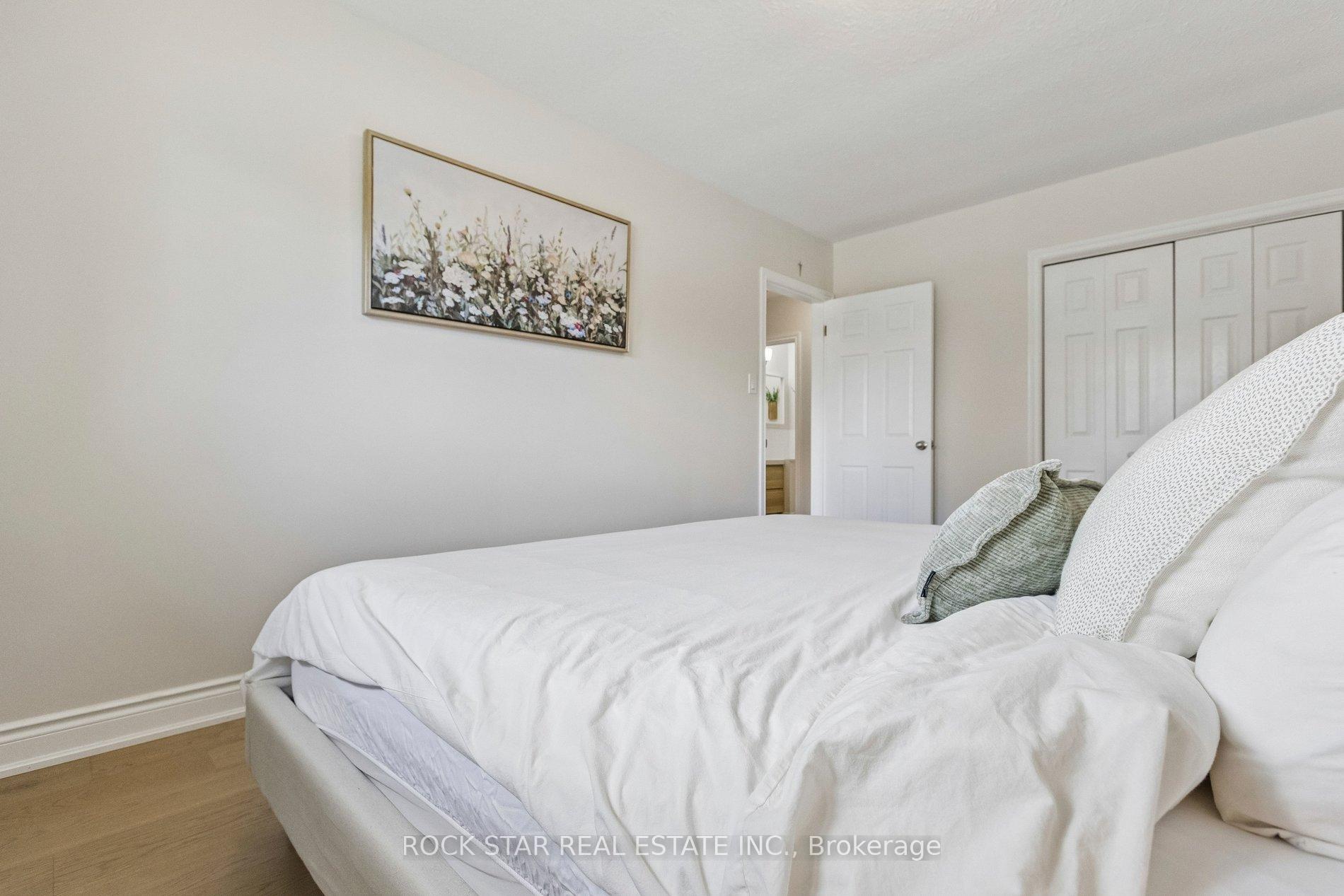 Photo 15 of 130 Hudson Crescent, Kitchener, Heritage Park - Kitchener — HOMEH