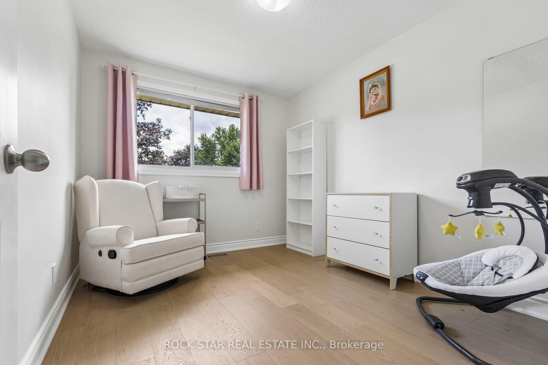 Photo 16 of 130 Hudson Crescent, Kitchener, Heritage Park - Kitchener — HOMEH
