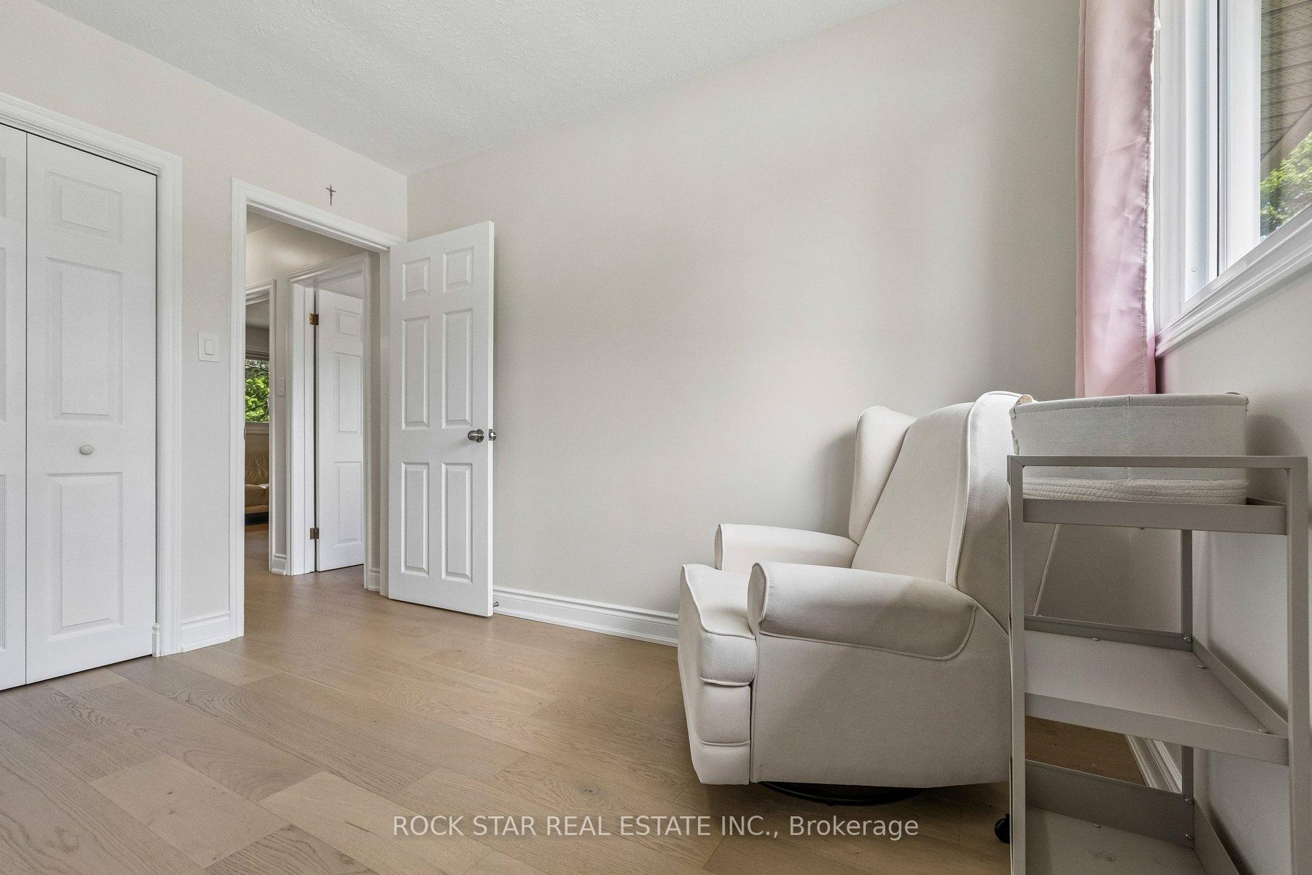 Photo 17 of 130 Hudson Crescent, Kitchener, Heritage Park - Kitchener — HOMEH