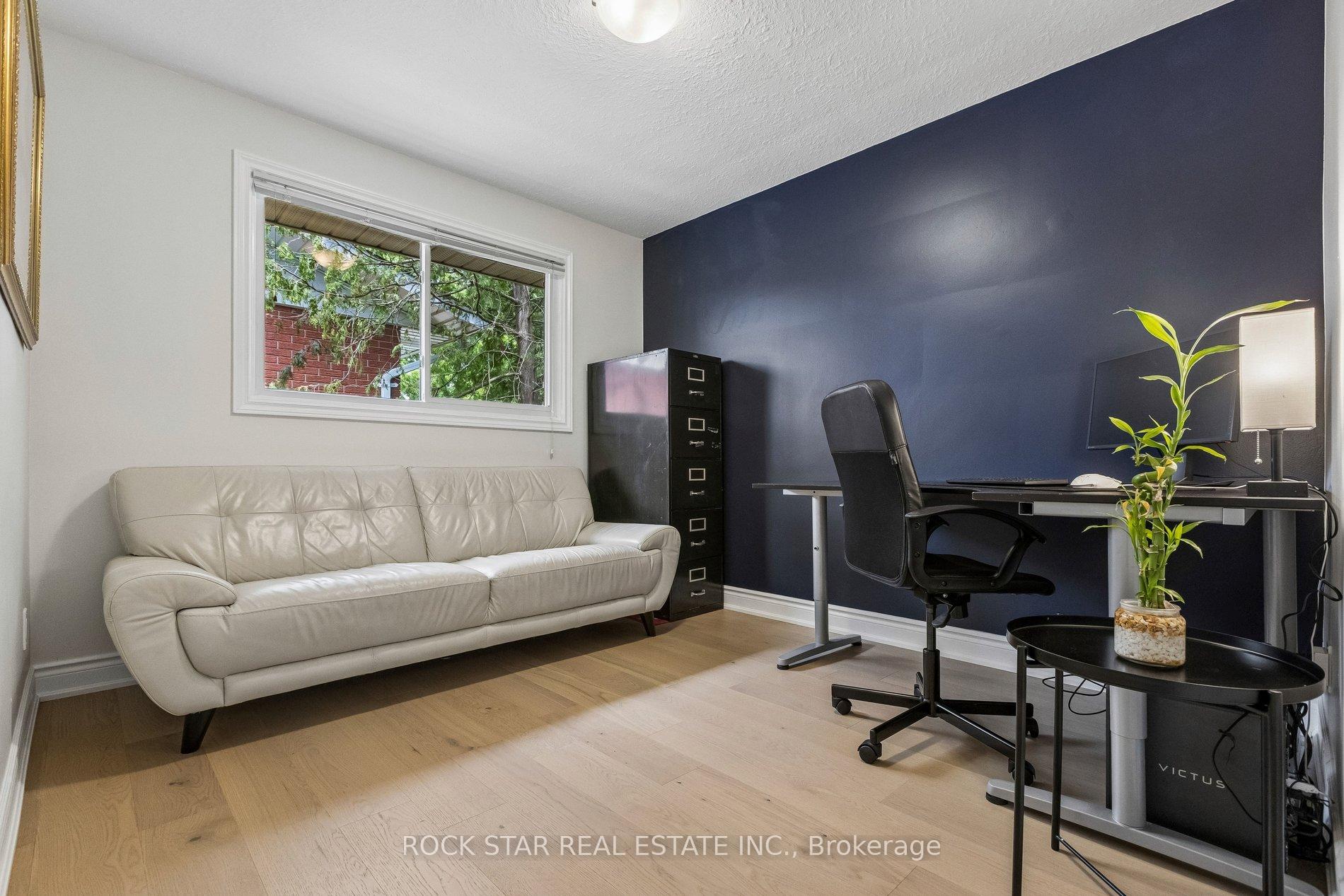 Photo 18 of 130 Hudson Crescent, Kitchener, Heritage Park - Kitchener — HOMEH