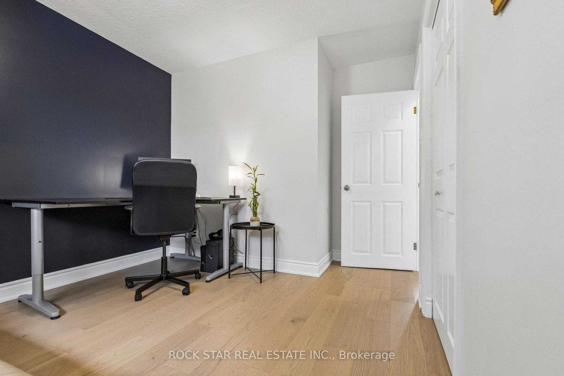Photo 19 of 130 Hudson Crescent, Kitchener, Heritage Park - Kitchener — HOMEH