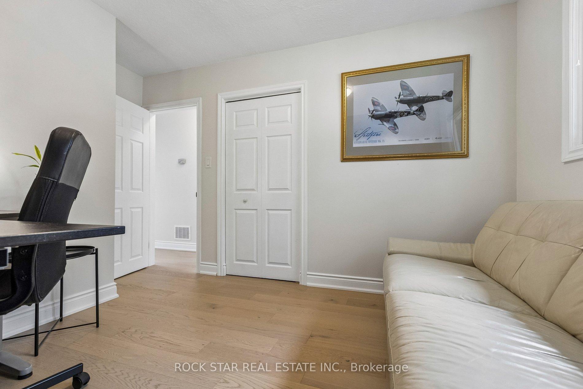 Photo 20 of 130 Hudson Crescent, Kitchener, Heritage Park - Kitchener — HOMEH